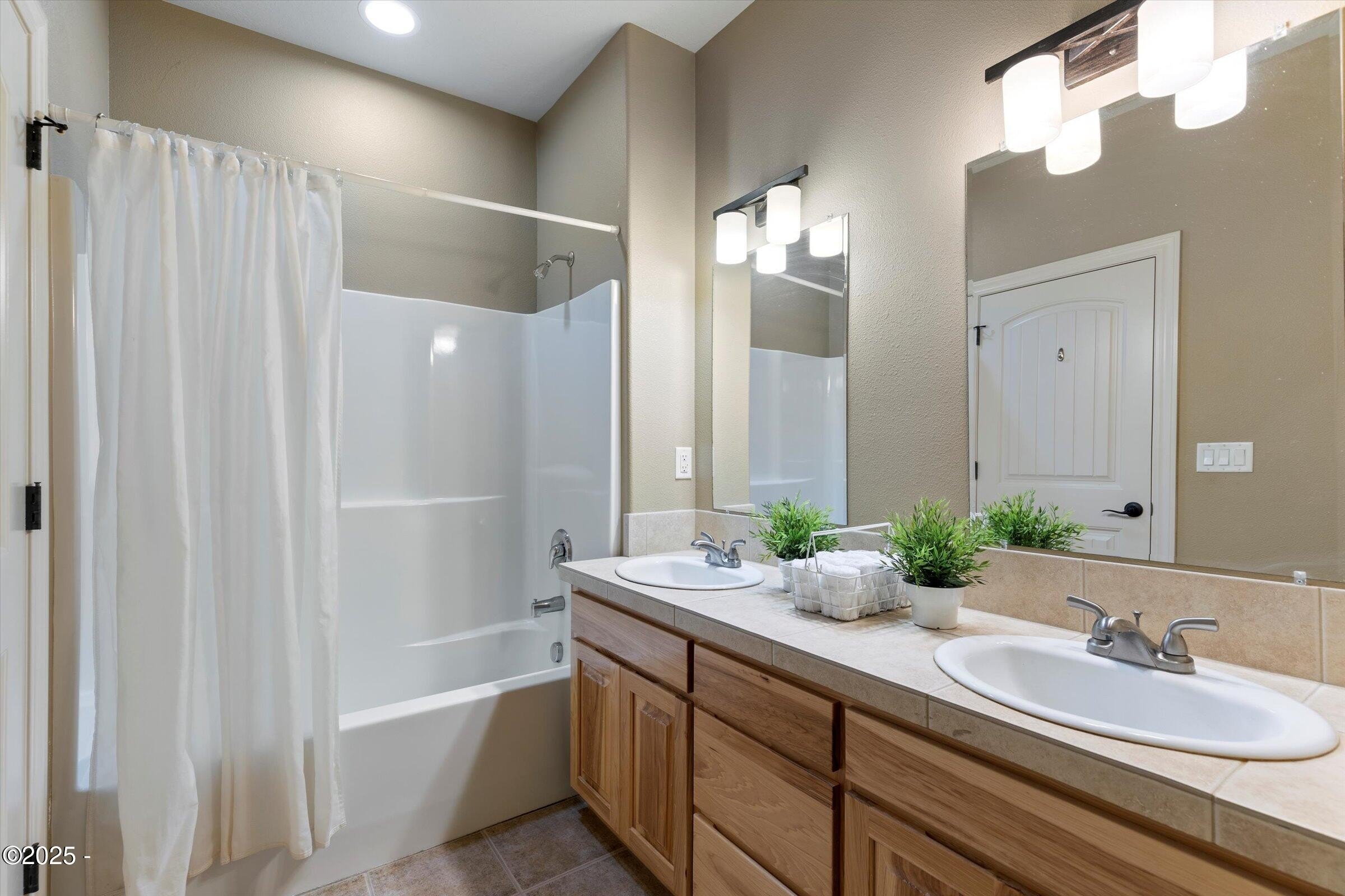 Lincoln City, Oregon, 97367, United States, 3 Bedrooms Bedrooms, ,Residential,For Sale,1941773