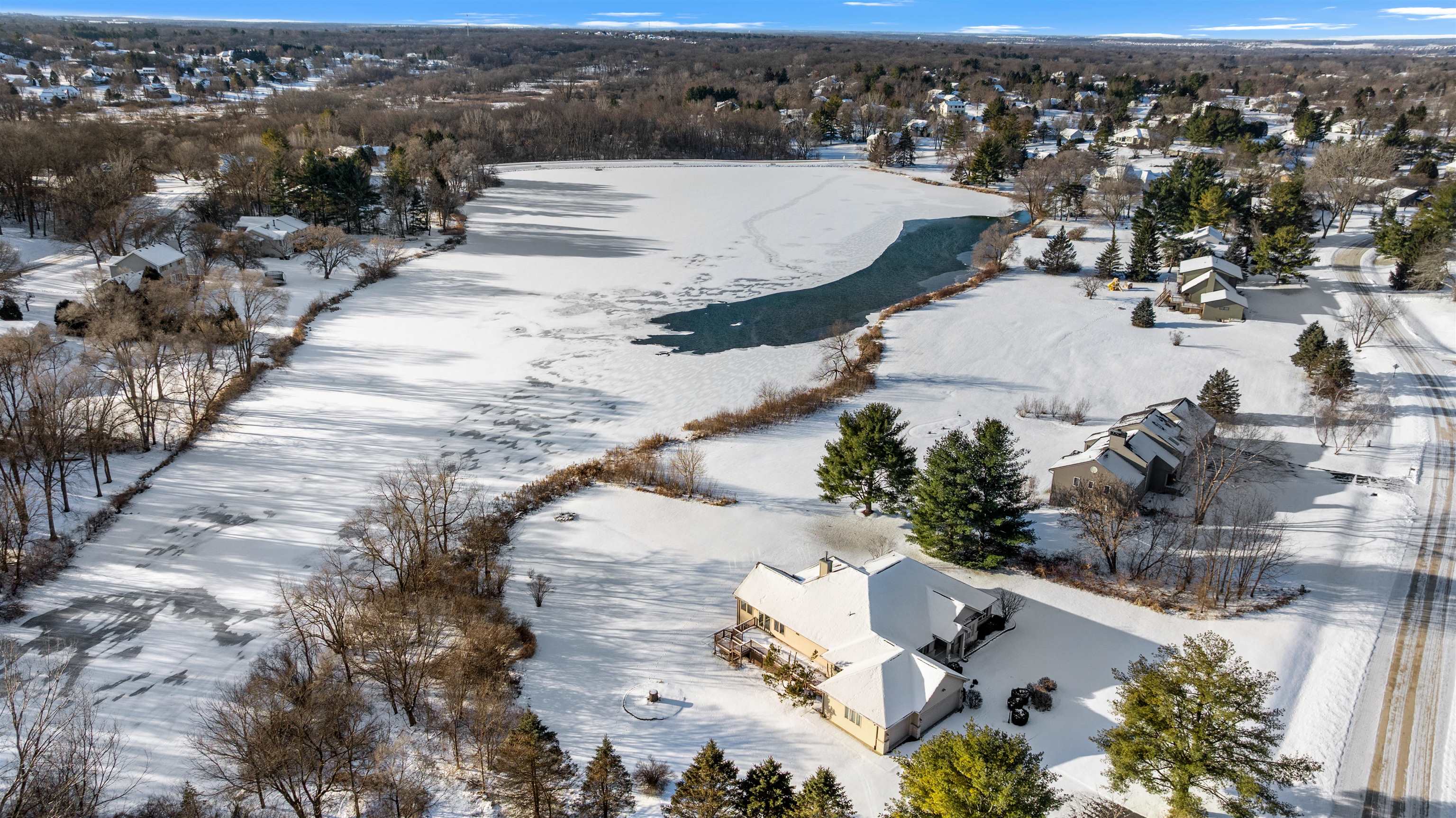 Roscoe, Illinois, 61073, United States, 3 Bedrooms Bedrooms, ,4 BathroomsBathrooms,Residential,For Sale,2011367