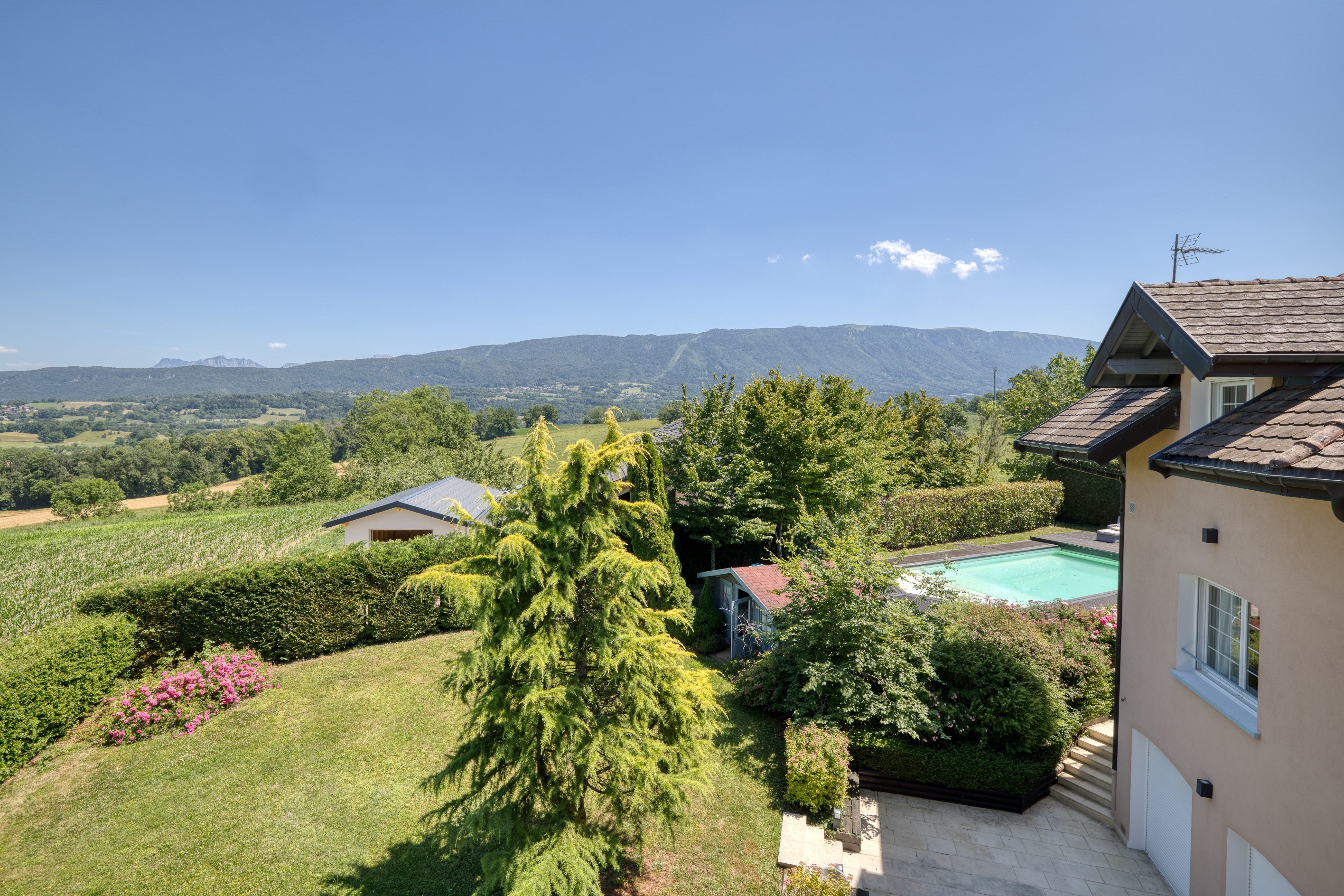  Elegant Family Property Near Annecy with a Spacious Independent Area - 物件實景