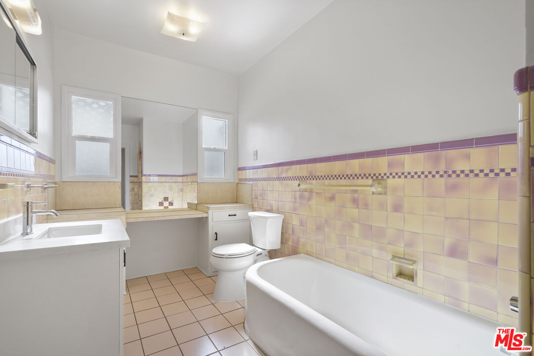 Los Angeles, California, 90036, United States, 3 Bedrooms Bedrooms, ,3 BathroomsBathrooms,Residential,For Sale,1896825