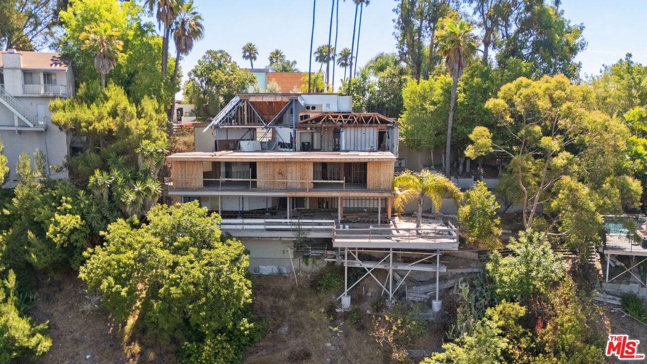 Los Angeles, California, 90049, United States, 4 Bedrooms Bedrooms, ,4 BathroomsBathrooms,Residential,For Sale,1903747