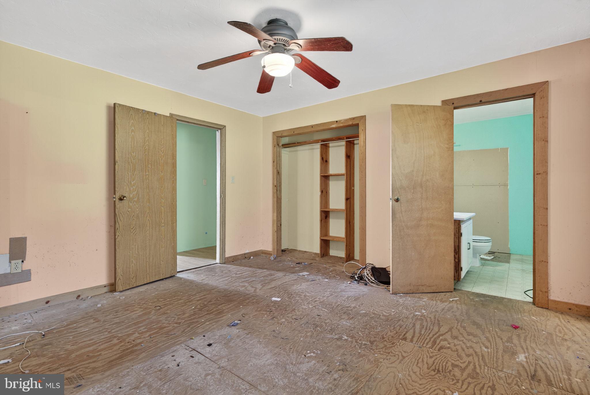 Hume, Virginia, 22639, United States, 7 Bedrooms Bedrooms, ,3 BathroomsBathrooms,Residential,For Sale,1943038