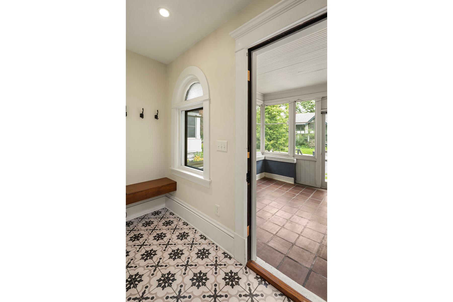 Minneapolis, Minnesota, 55403, United States, 3 Bedrooms Bedrooms, ,2 BathroomsBathrooms,Residential,For Sale,1901965