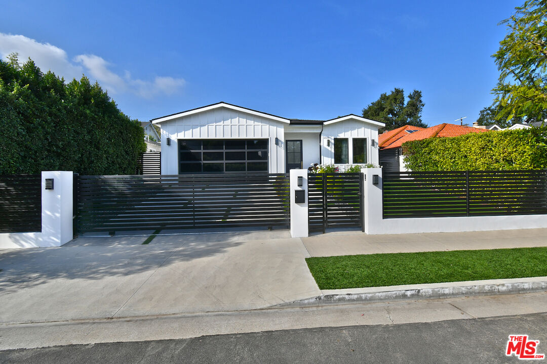 Encino, California, 91316, United States, 4 Bedrooms Bedrooms, ,5 BathroomsBathrooms,Residential,For Sale,2002982