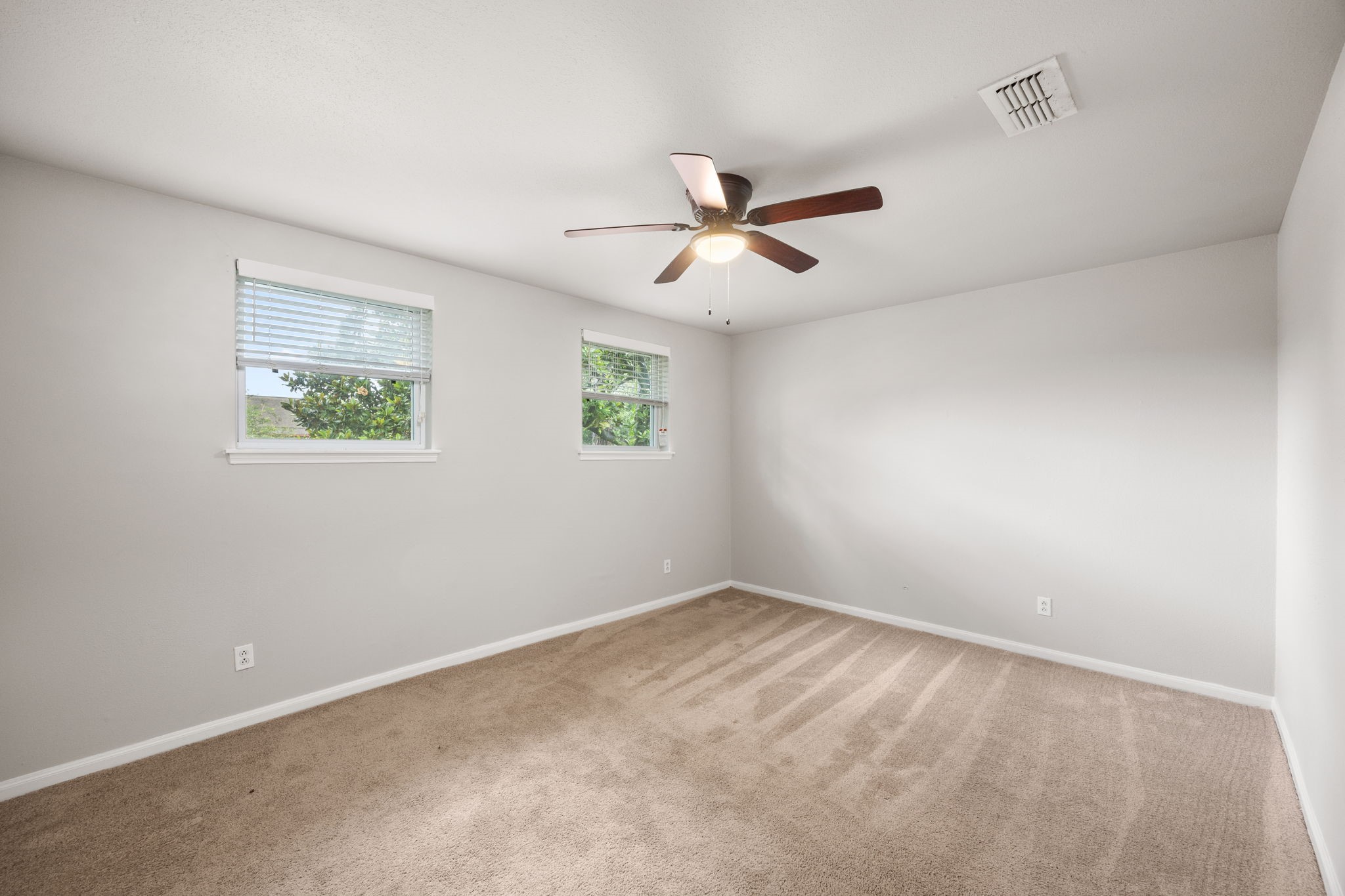  10647 Hazelhurst Drive - 物件實景