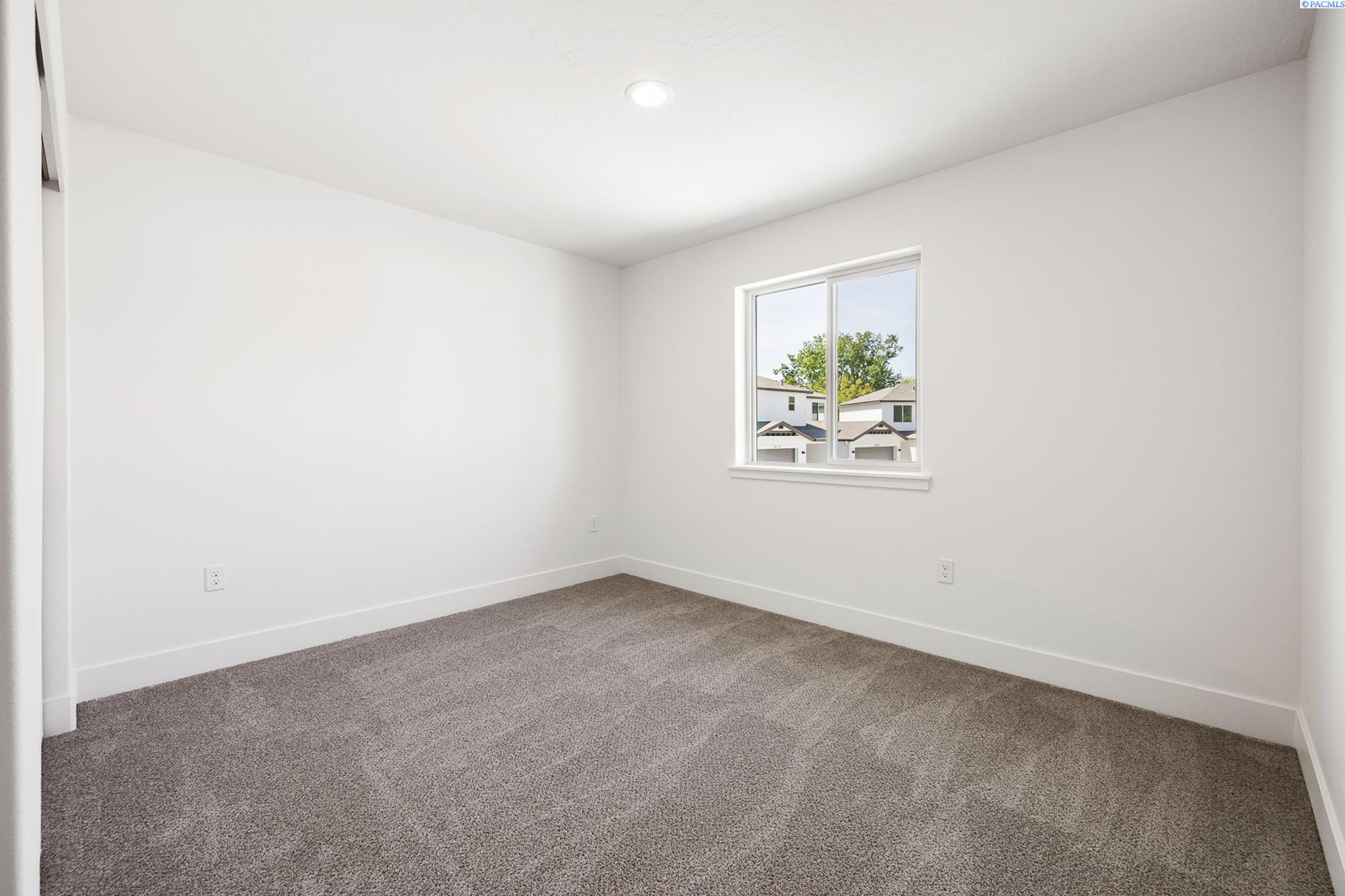 Kennewick, Washington, 99337, United States, 7 Bedrooms Bedrooms, ,Residential,For Sale,1793347