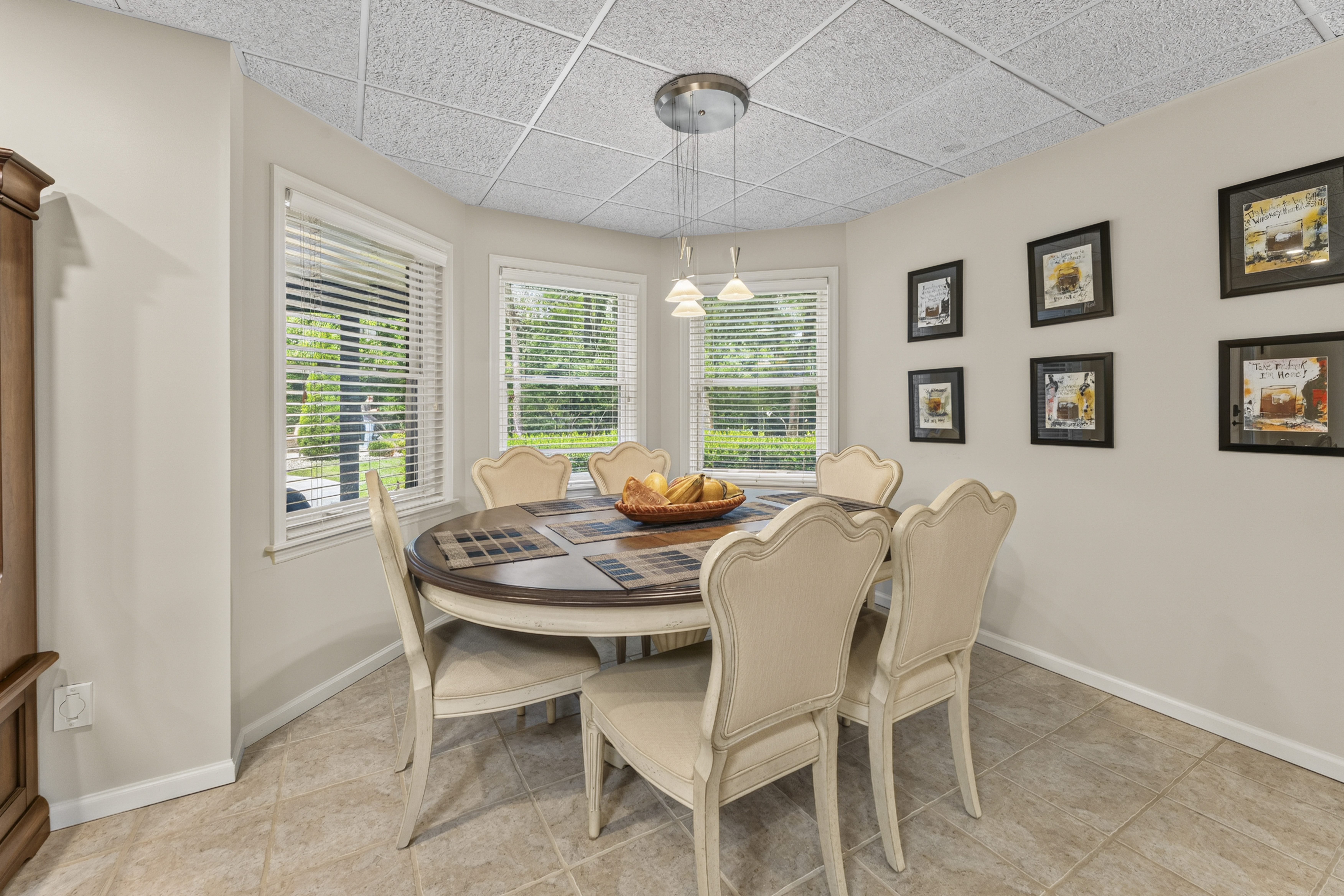  Exquisitely Renovated Home in the heart of Town & Country - 物件實景