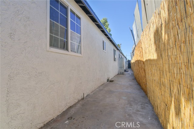 Los Angeles, California, 90002, United States, 5 Bedrooms Bedrooms, ,Residential,For Sale,2008147