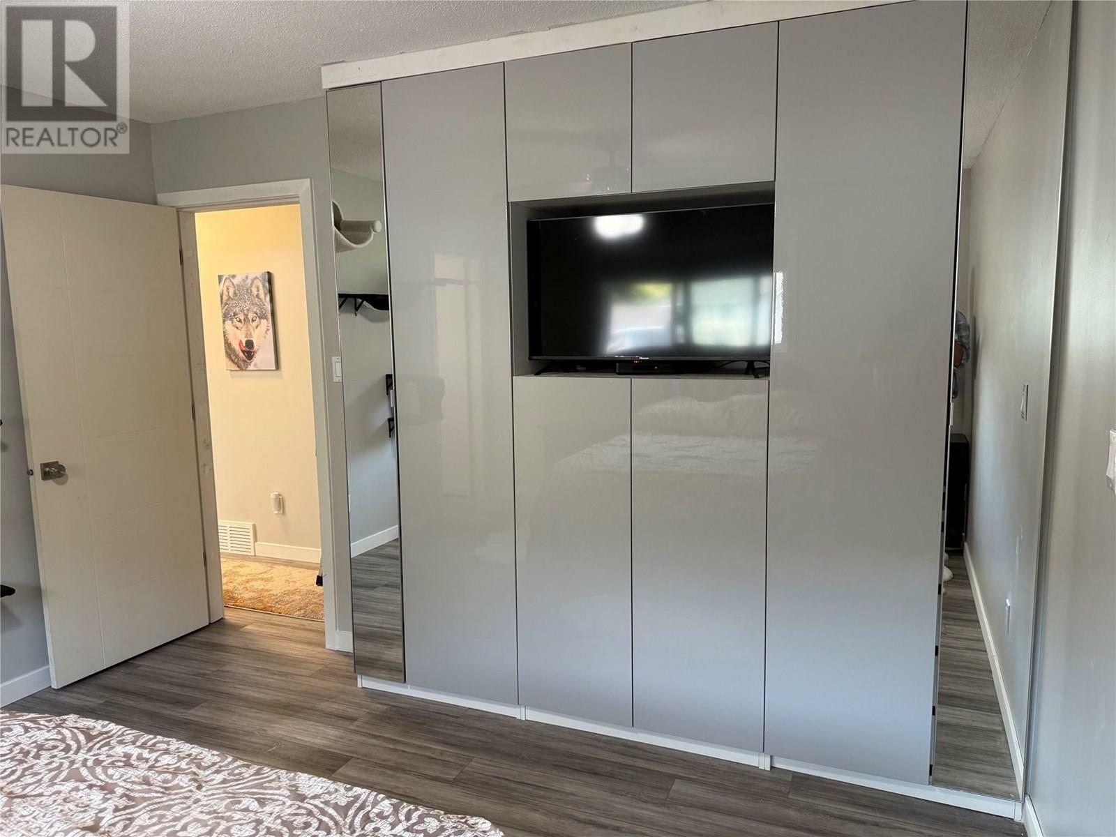 KAMLOOPS, British Columbia, V2H 1L4, CA, 4 Bedrooms Bedrooms, ,2 BathroomsBathrooms,Residential,For Sale,1874935