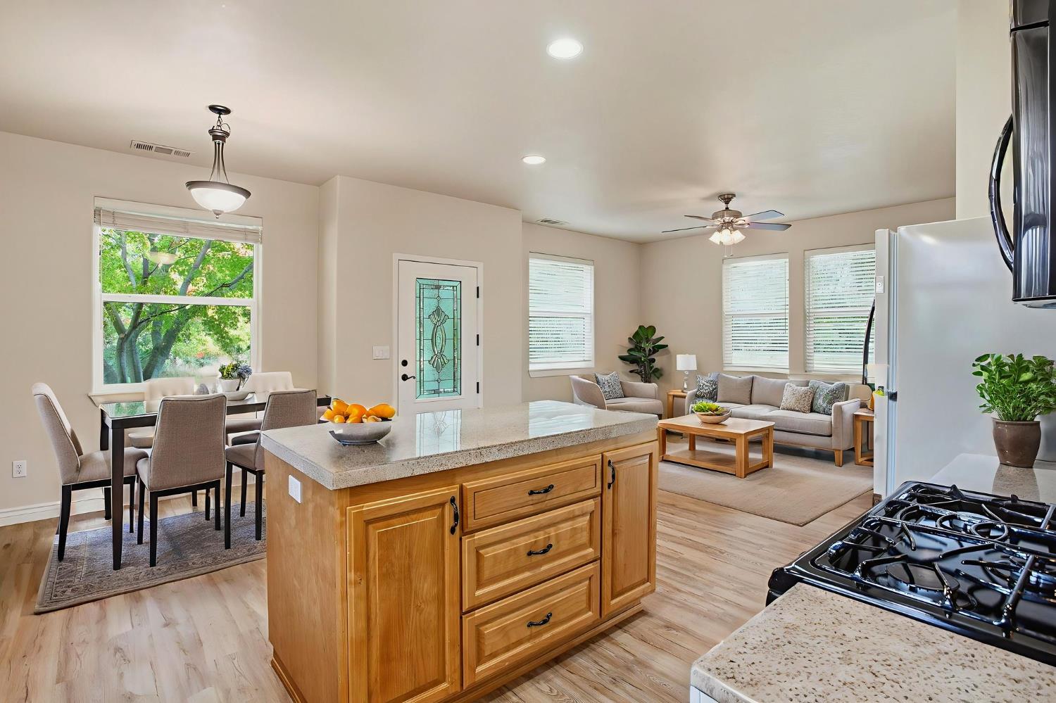 Roseville, California, 95747, United States, 4 Bedrooms Bedrooms, ,4 BathroomsBathrooms,Residential,For Sale,1988108