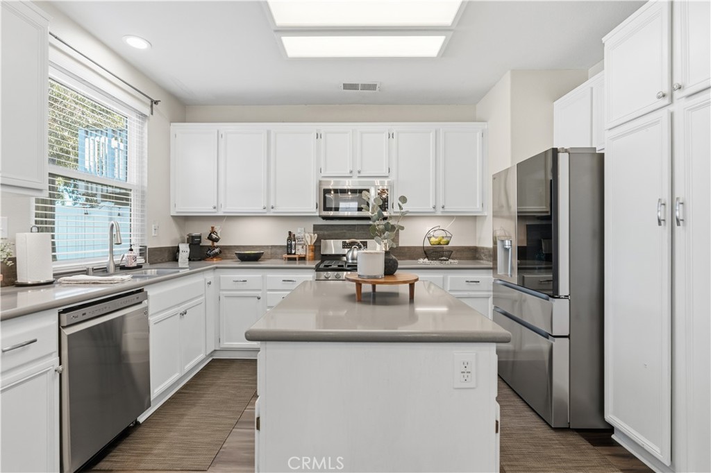 Temecula, California, 92591, United States, 3 Bedrooms Bedrooms, ,3 BathroomsBathrooms,Residential,For Sale,1989212