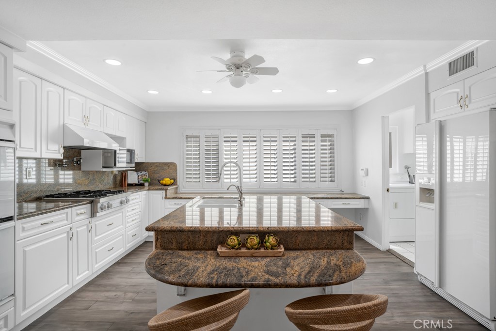 Woodland Hills, California, 91367, United States, 2 Bedrooms Bedrooms, ,3 BathroomsBathrooms,Residential,For Sale,1920124