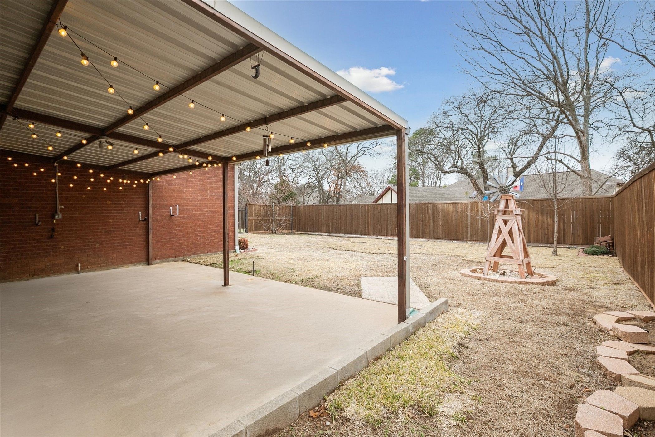 Denton, Texas, 76205, United States, 4 Bedrooms Bedrooms, ,4 BathroomsBathrooms,Residential,For Sale,1981171