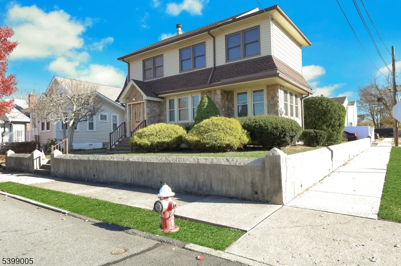 Totowa Boro, New Jersey, 07512, United States, 3 Bedrooms Bedrooms, ,1 BathroomBathrooms,Residential,For Sale,1999584