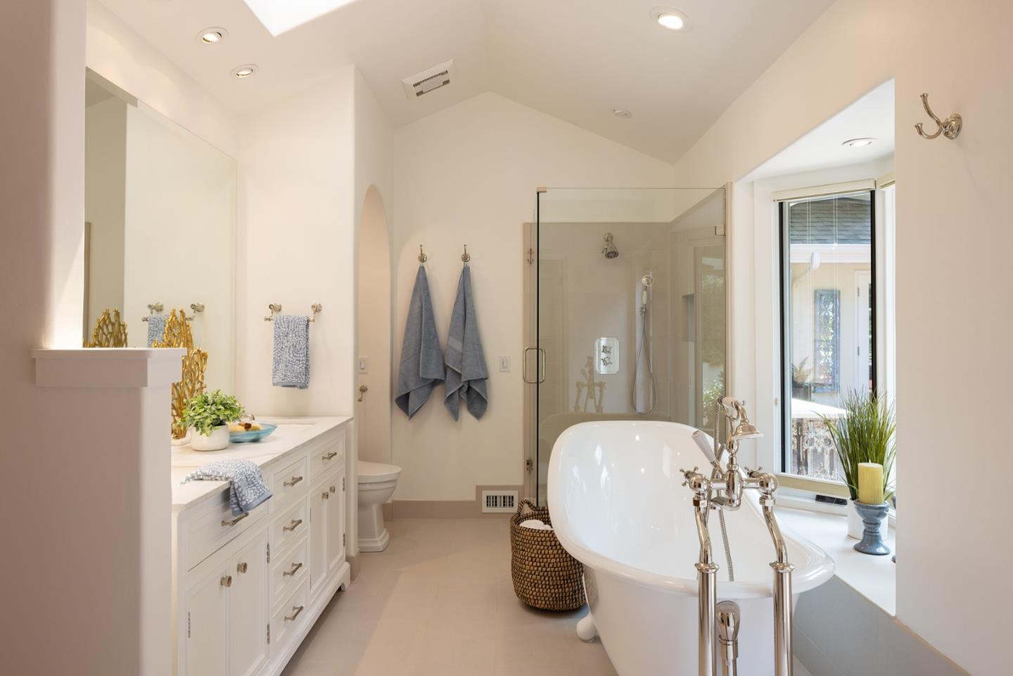 Pebble Beach, California, 93953, United States, 4 Bedrooms Bedrooms, ,5 BathroomsBathrooms,Residential,For Sale,1906000