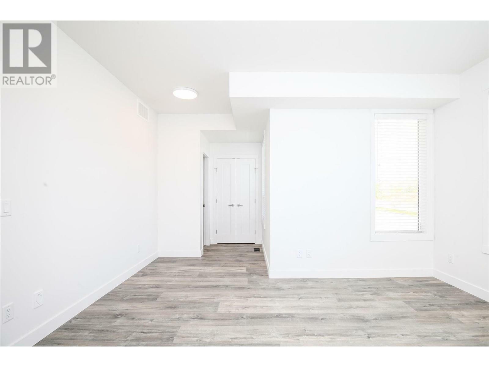 KELOWNA, British Columbia, V1Y 9T1, CA, 3 Bedrooms Bedrooms, ,3 BathroomsBathrooms,Residential,For Sale,1960359