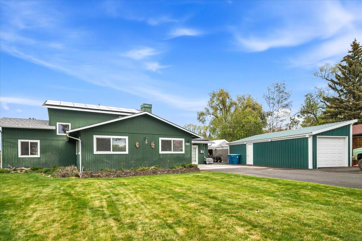 Redmond, Oregon, 97756, United States, 4 Bedrooms Bedrooms, ,2 BathroomsBathrooms,Residential,For Sale,2039824