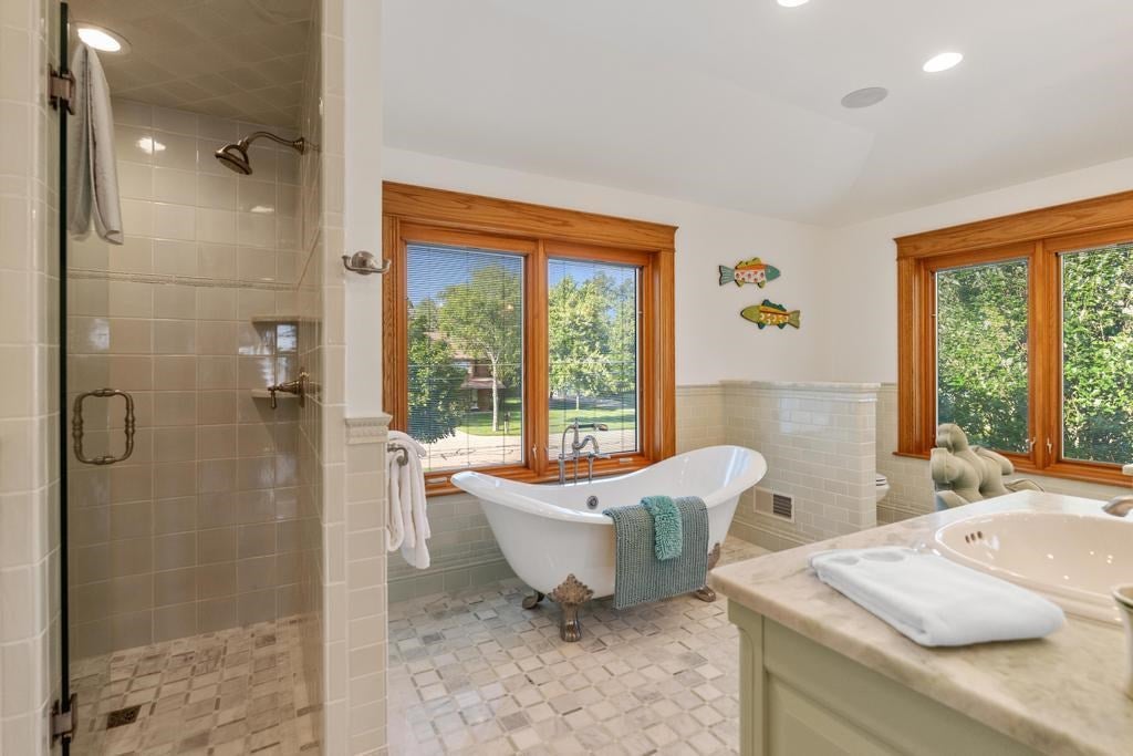 Boyne City, Michigan, 49712, United States, 5 Bedrooms Bedrooms, ,6 BathroomsBathrooms,Residential,For Sale,1890151
