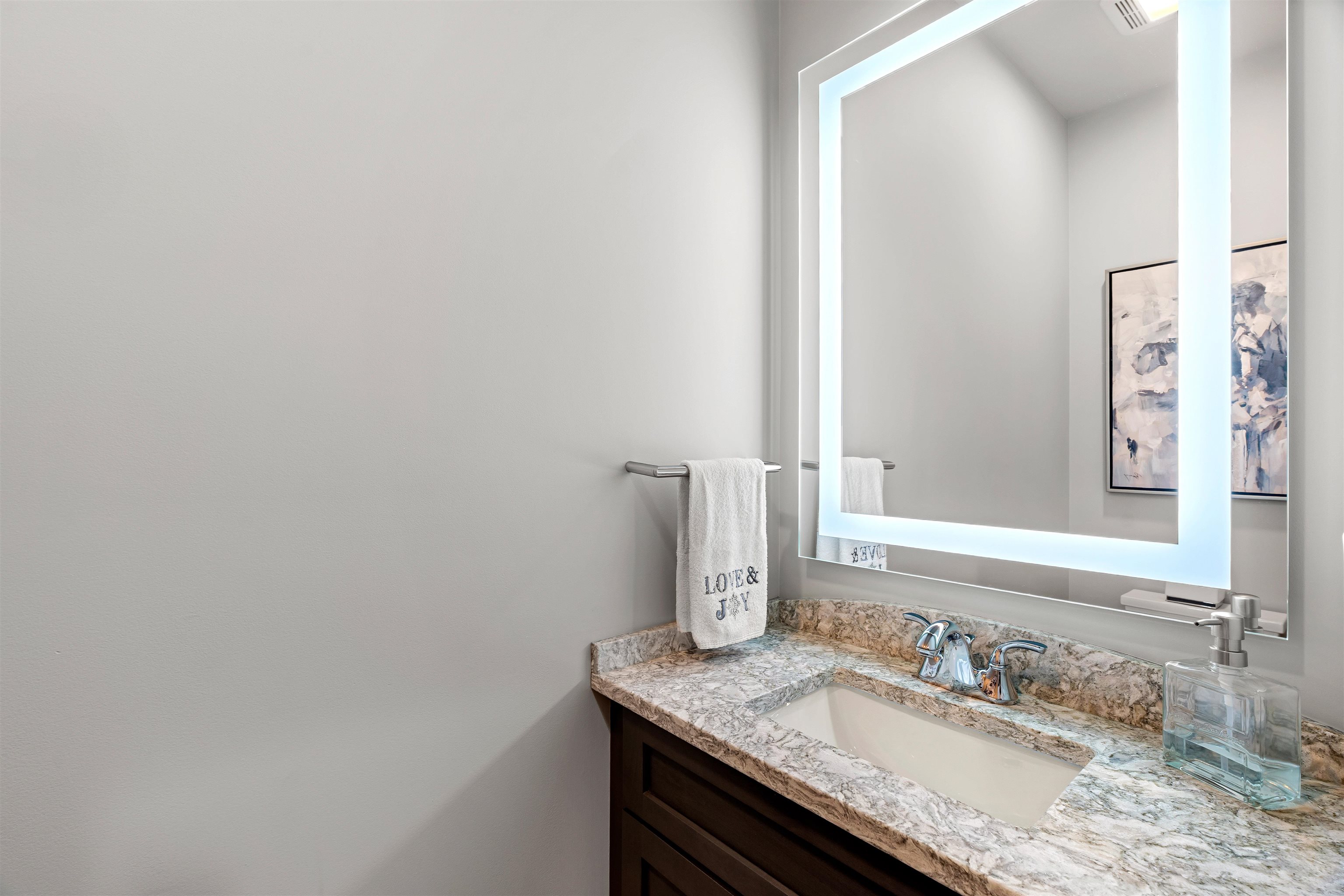 Manchester, New Hampshire, 03102, United States, 3 Bedrooms Bedrooms, ,3 BathroomsBathrooms,Residential,For Sale,2003193