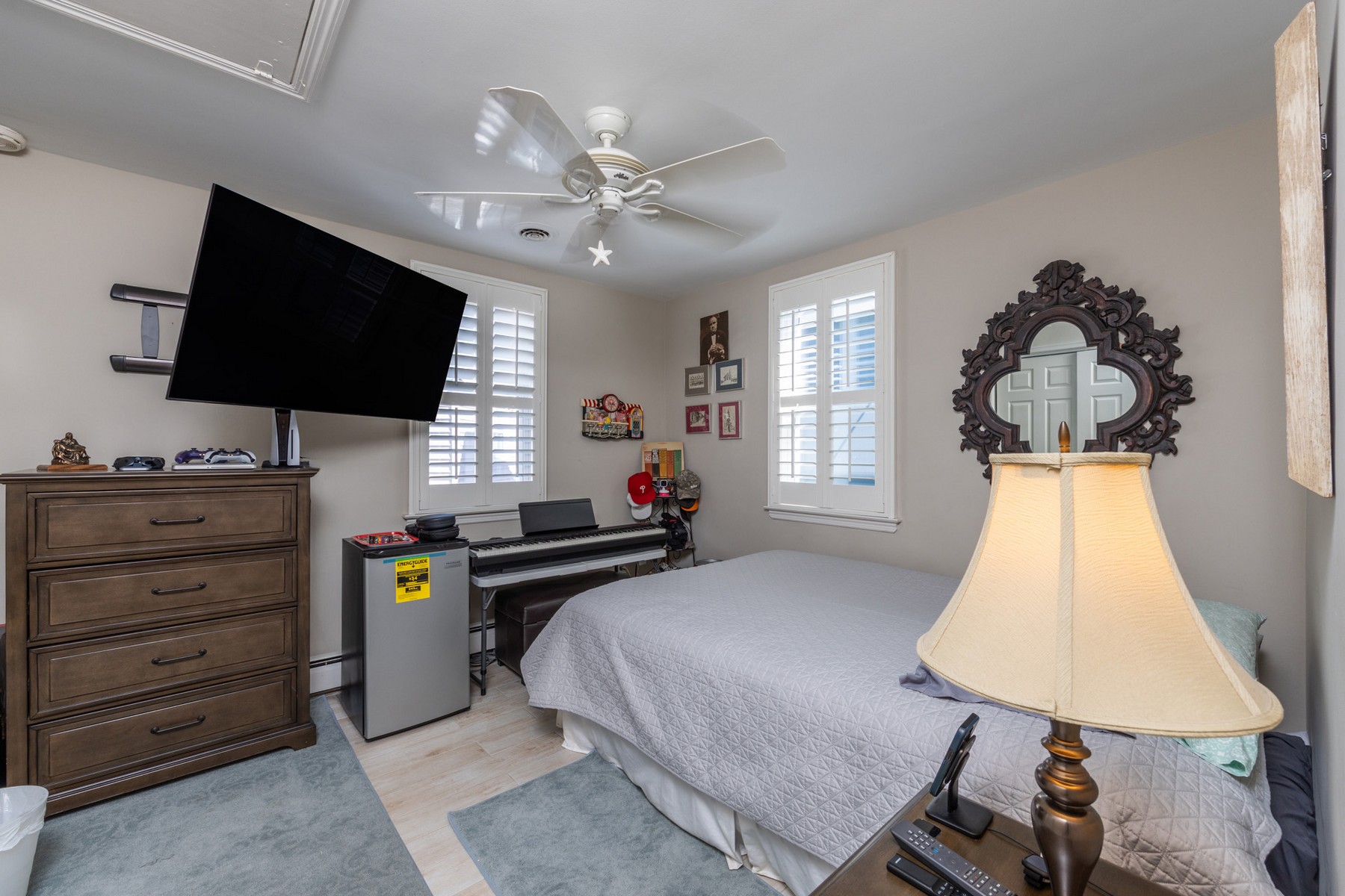  221N Belmont Drive - 物件實景