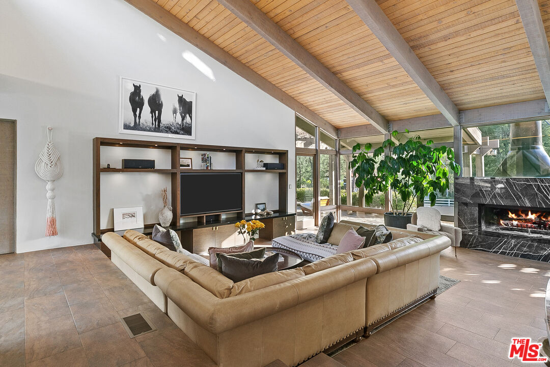 Calabasas, California, 91302, United States, 3 Bedrooms Bedrooms, ,2 BathroomsBathrooms,Residential,For Sale,1723181