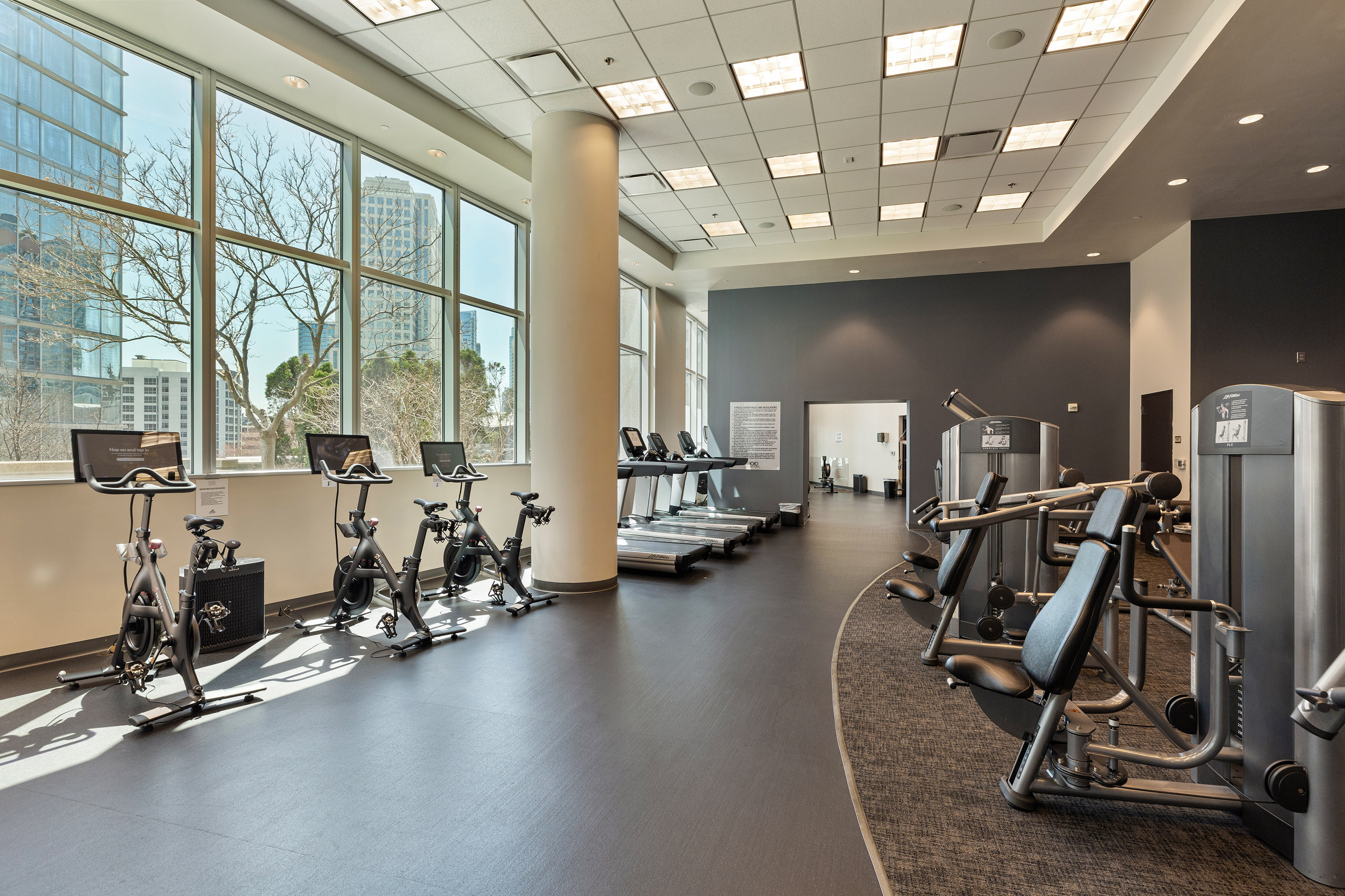  Exceptional Condo Offer Offers an Array of Amenities in a Prime Location - 物件實景