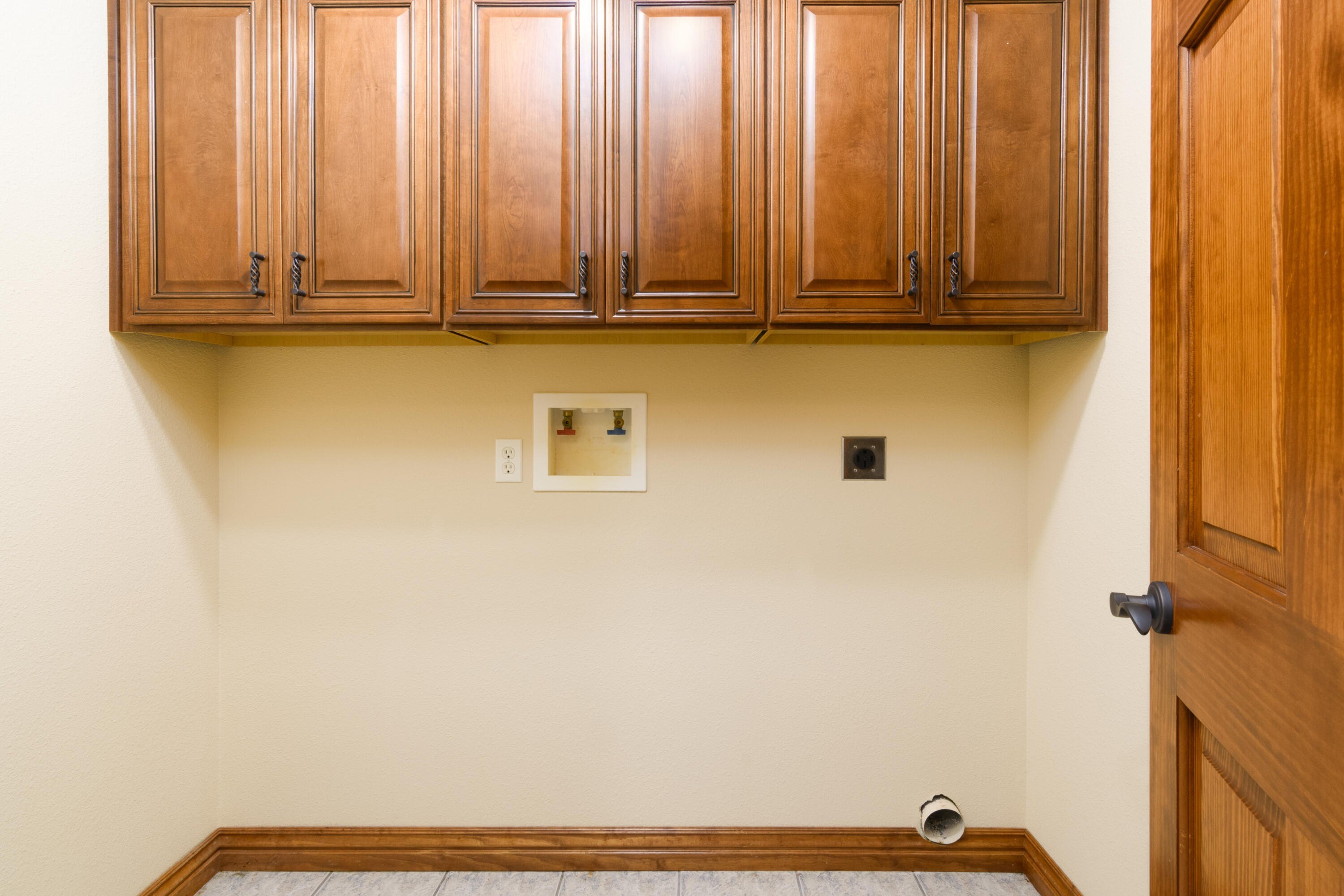 Walnut Shade, Missouri, 65771, United States, 6 Bedrooms Bedrooms, ,5 BathroomsBathrooms,Residential,For Sale,1975828