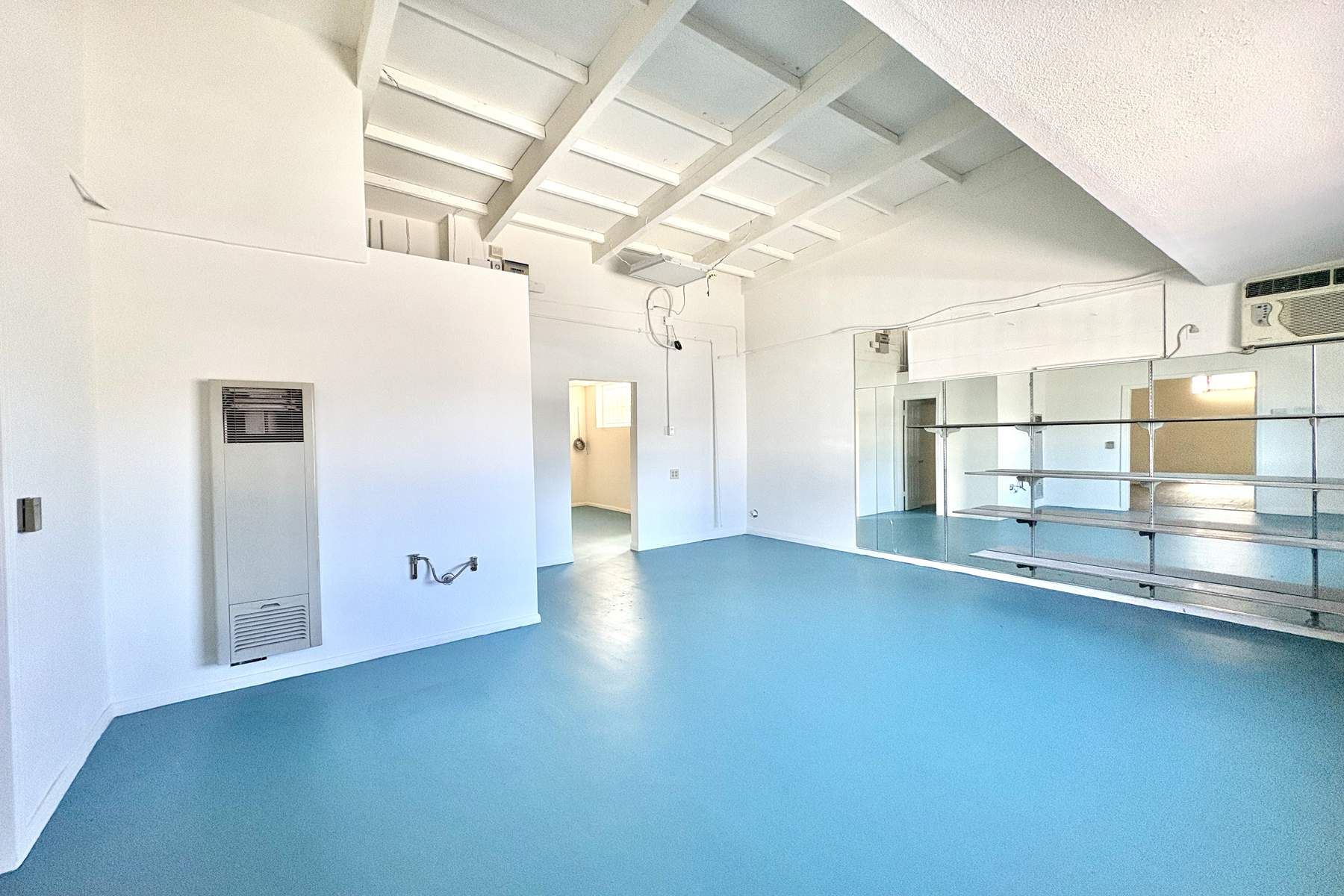  6041 Cleon Avenue - 物件實景