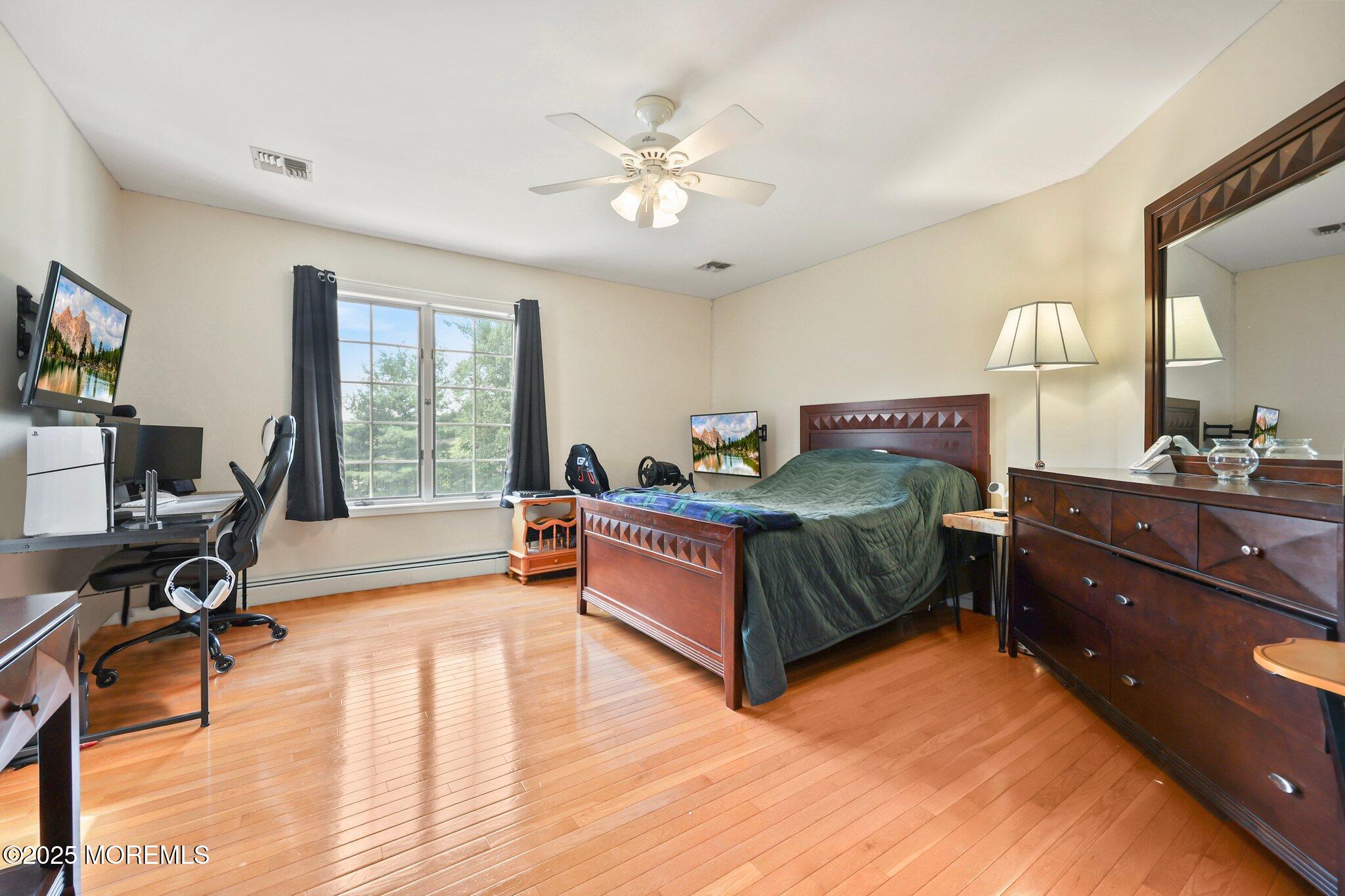 Manalapan, New Jersey, 07726, United States, 5 Bedrooms Bedrooms, ,7 BathroomsBathrooms,Residential,For Sale,1979083