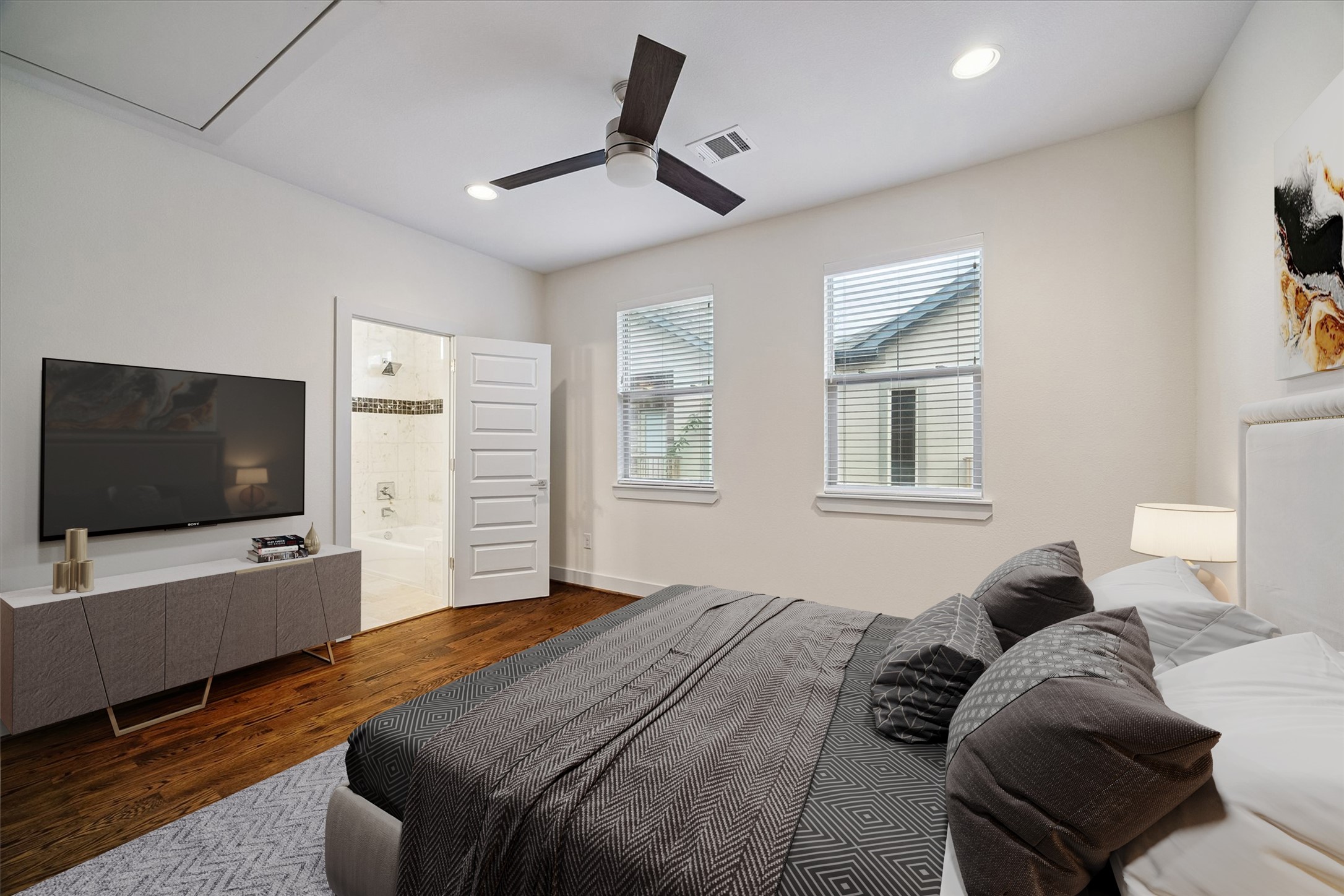  4833 Chenevert Street - 物件實景