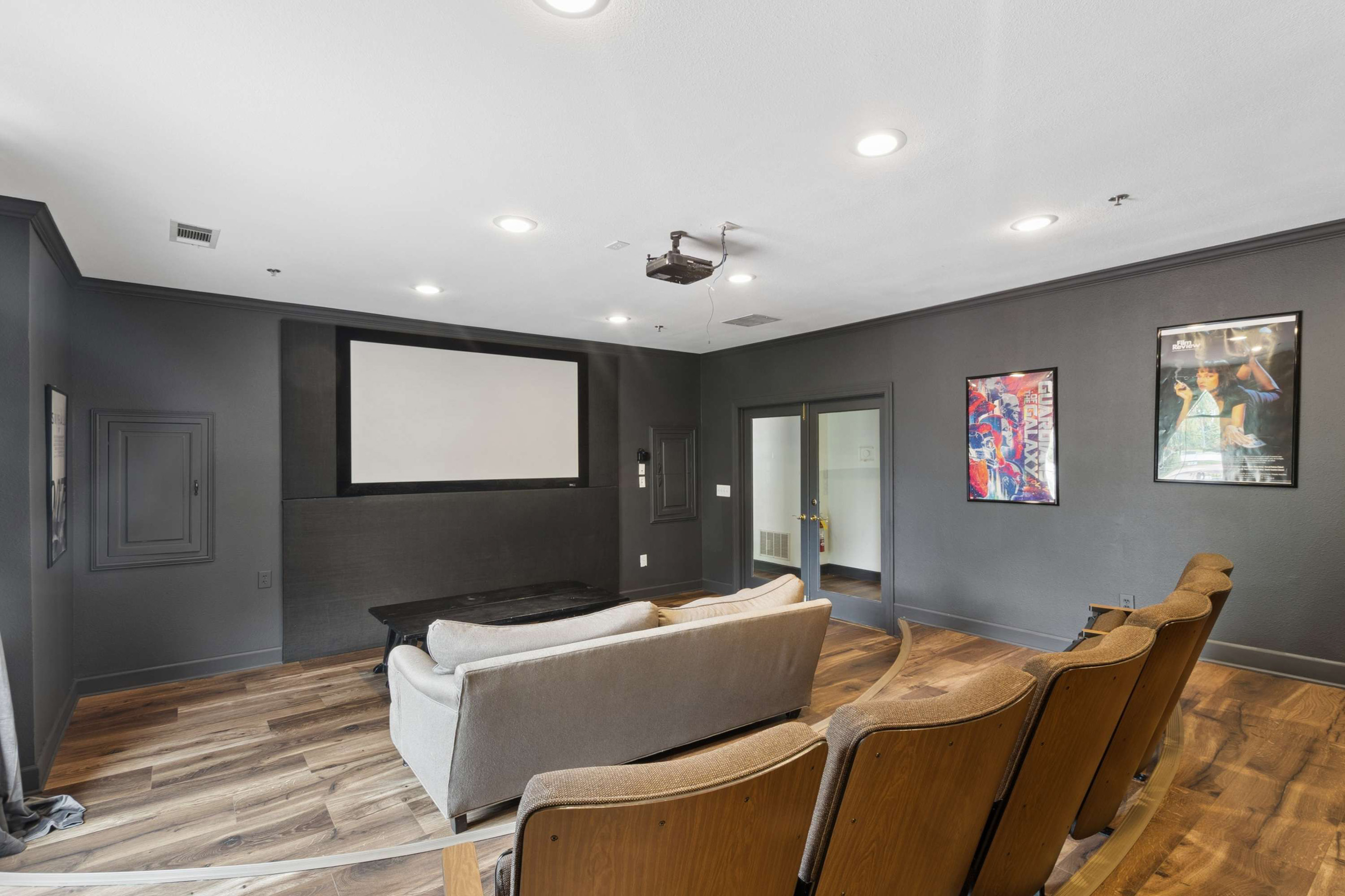  Renovated Condo Combines Comfort, Privacy and Intown Convenience - 物件實景