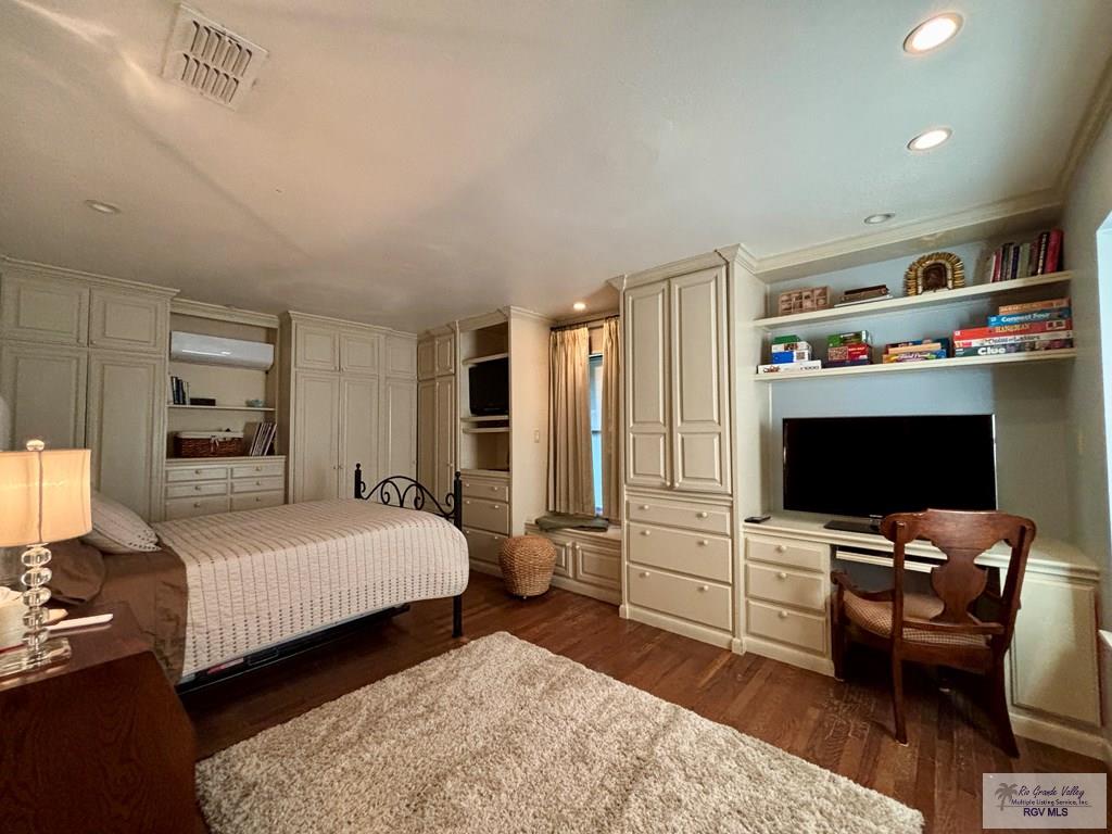 Brownsville, Texas, 78521, United States, 4 Bedrooms Bedrooms, ,4 BathroomsBathrooms,Residential,For Sale,1991275