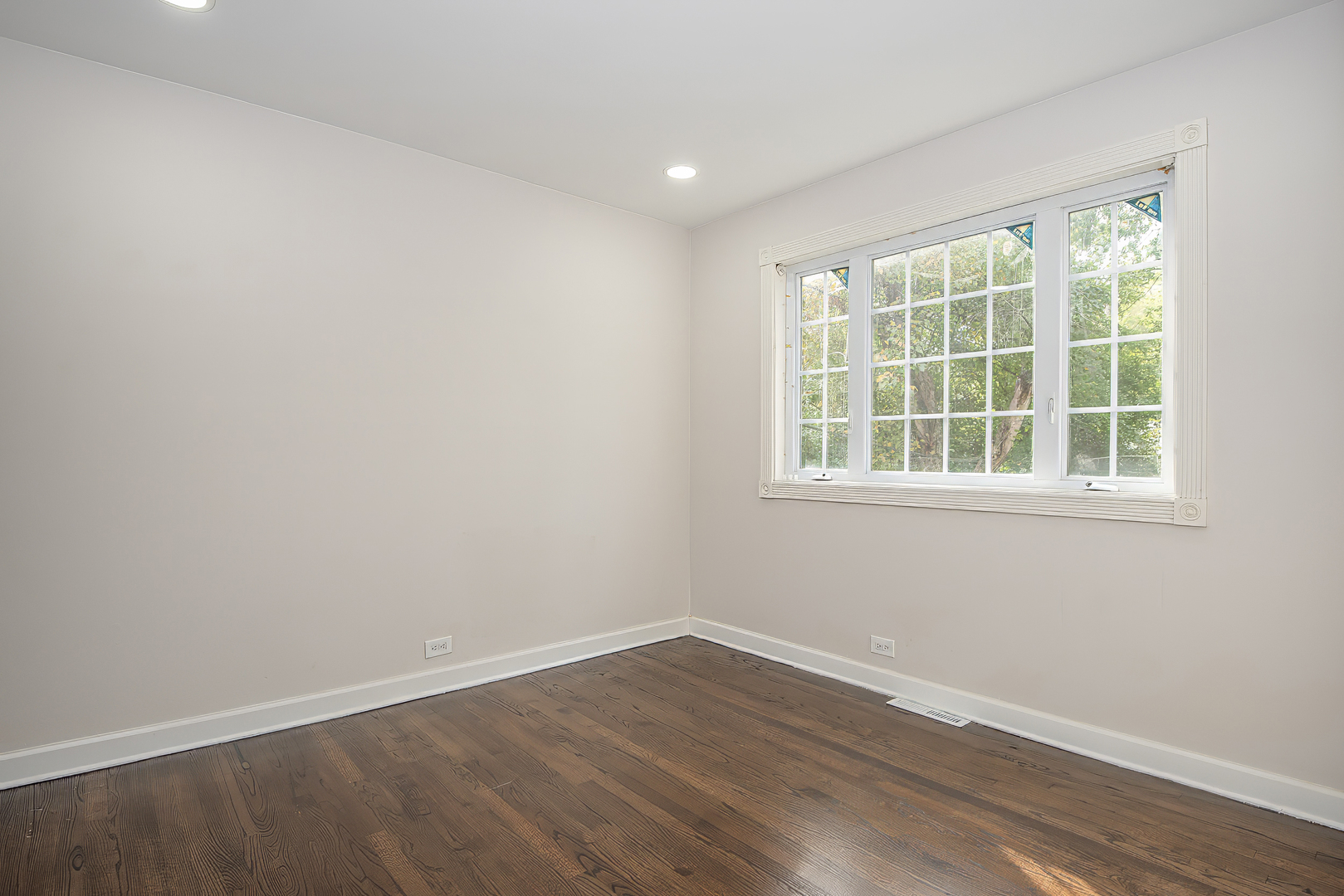 Glenview, Illinois, 60025, United States, 5 Bedrooms Bedrooms, ,3 BathroomsBathrooms,Residential,For Sale,1995942