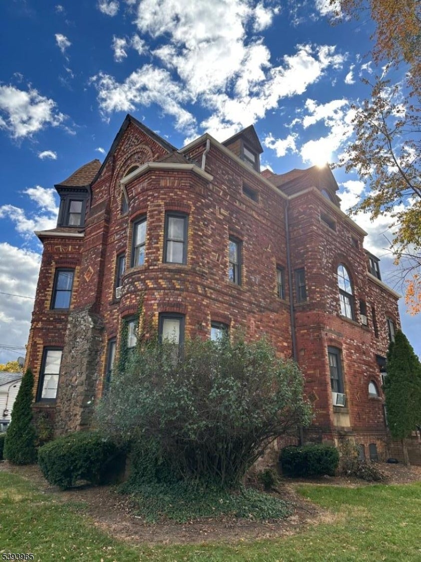 Plainfield City, New Jersey, 07060, United States, 7 Bedrooms Bedrooms, ,4 BathroomsBathrooms,Residential,For Sale,2001516