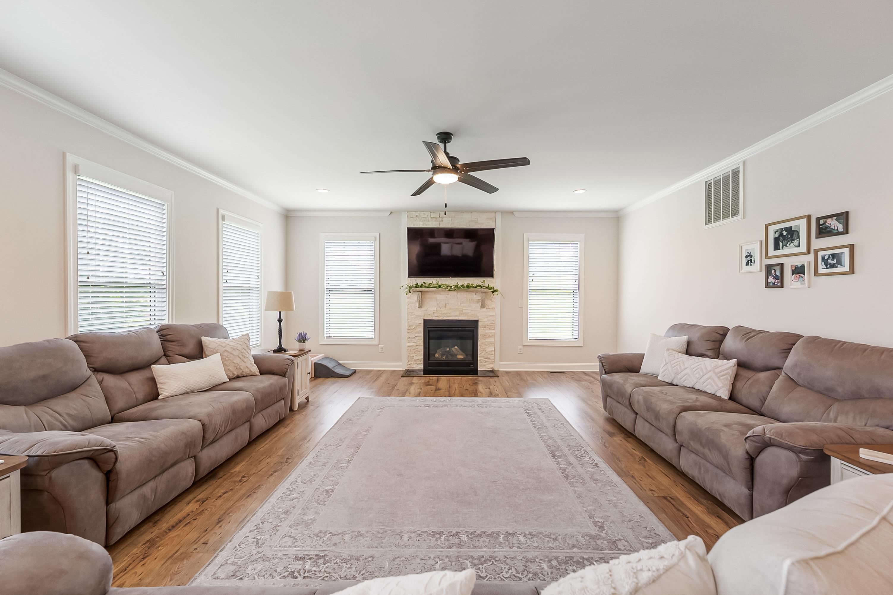 Christiansburg, Virginia, 24073, United States, 4 Bedrooms Bedrooms, ,5 BathroomsBathrooms,Residential,For Sale,1903895