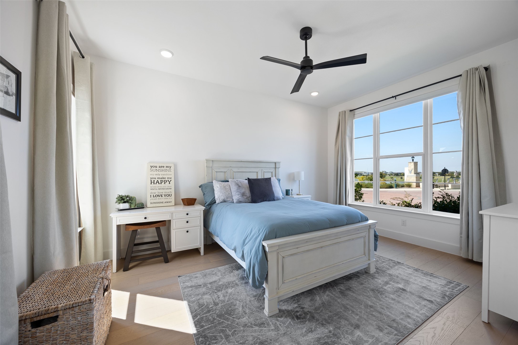 Arlington, Texas, 76005, United States, 4 Bedrooms Bedrooms, ,5 BathroomsBathrooms,Residential,For Sale,1963116