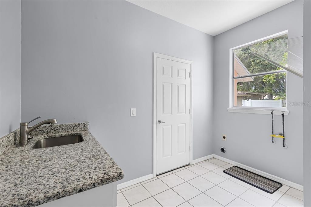 Apopka, Florida, 32712, United States, 5 Bedrooms Bedrooms, ,5 BathroomsBathrooms,Residential,For Sale,1806411