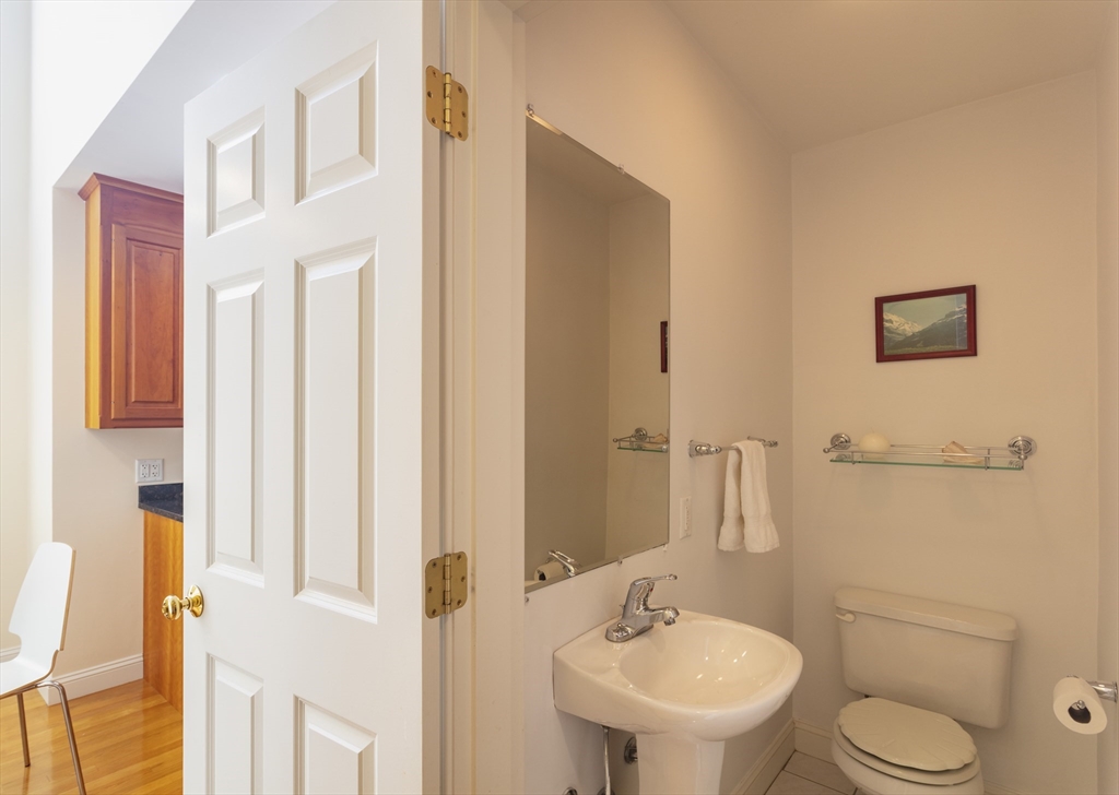 Newton, Massachusetts, 02161, United States, 3 Bedrooms Bedrooms, ,4 BathroomsBathrooms,Residential,For Sale,1940843