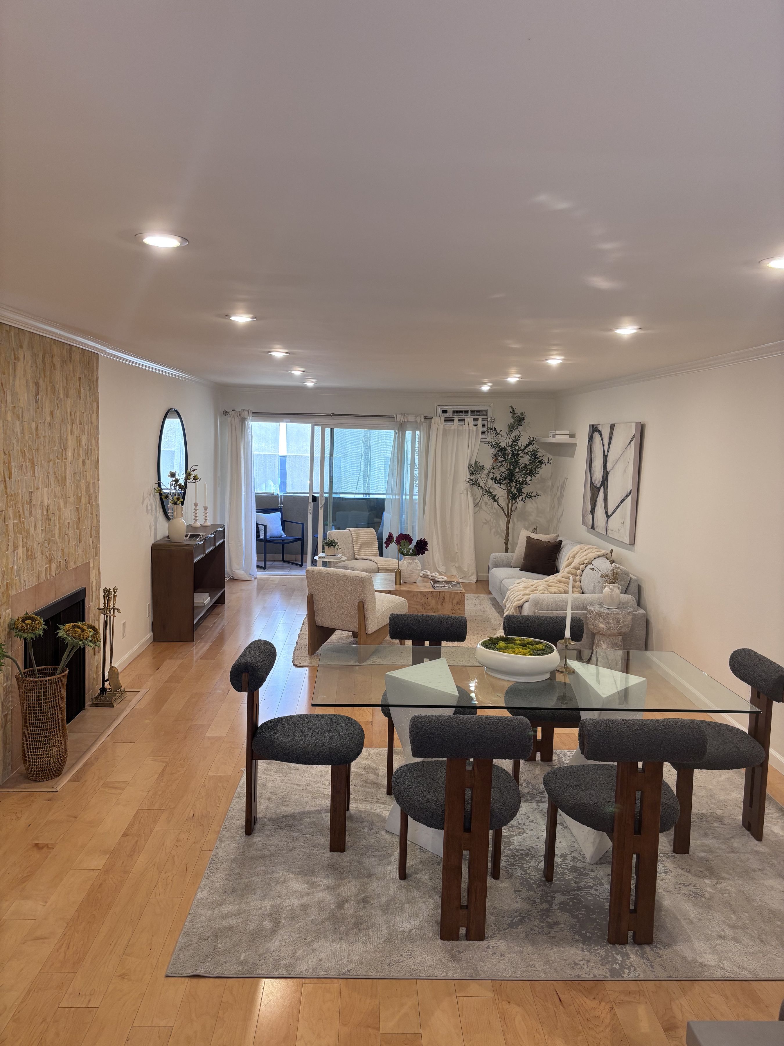  2320 S Bentley Ave - 物件實景