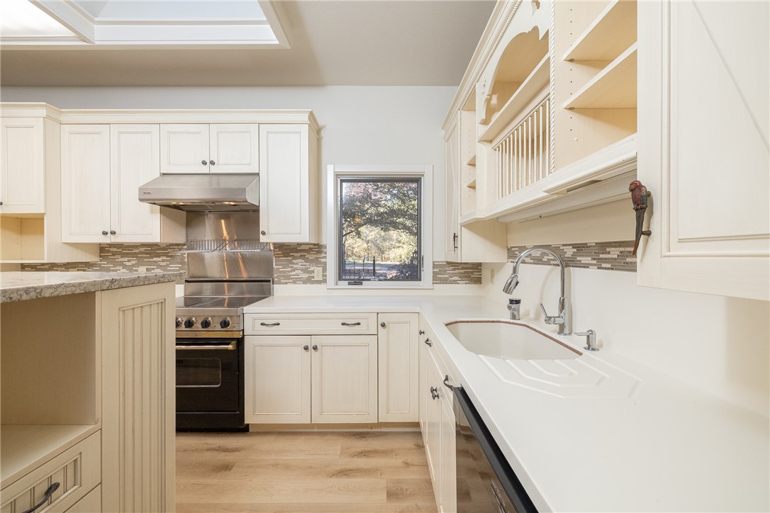 Fayetteville, Arkansas, 72703, United States, 3 Bedrooms Bedrooms, ,3 BathroomsBathrooms,Residential,For Sale,1989133