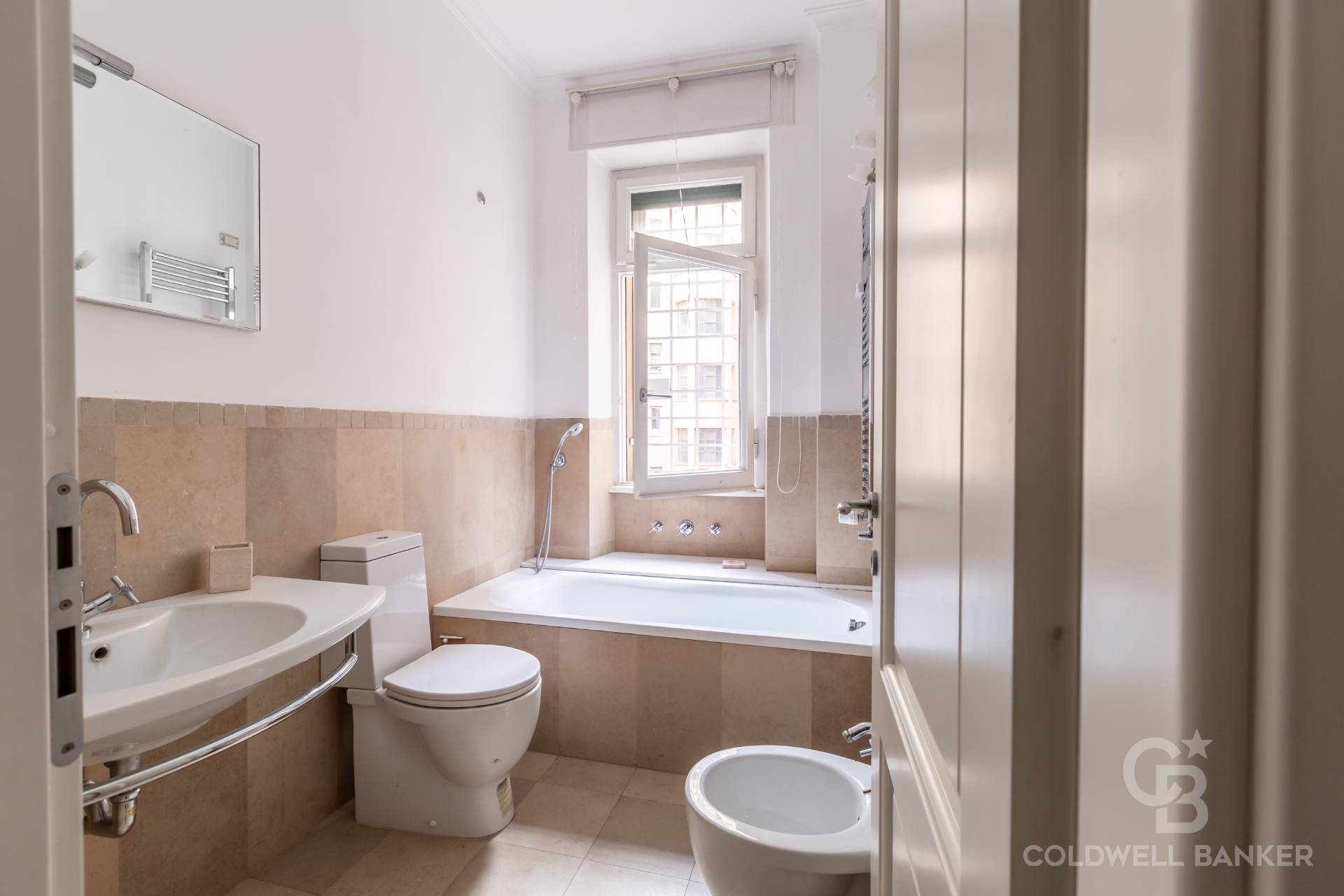 Roma, Roma, 00100, IT, 2 Bedrooms Bedrooms, ,2 BathroomsBathrooms,Residential,For Sale,1803956