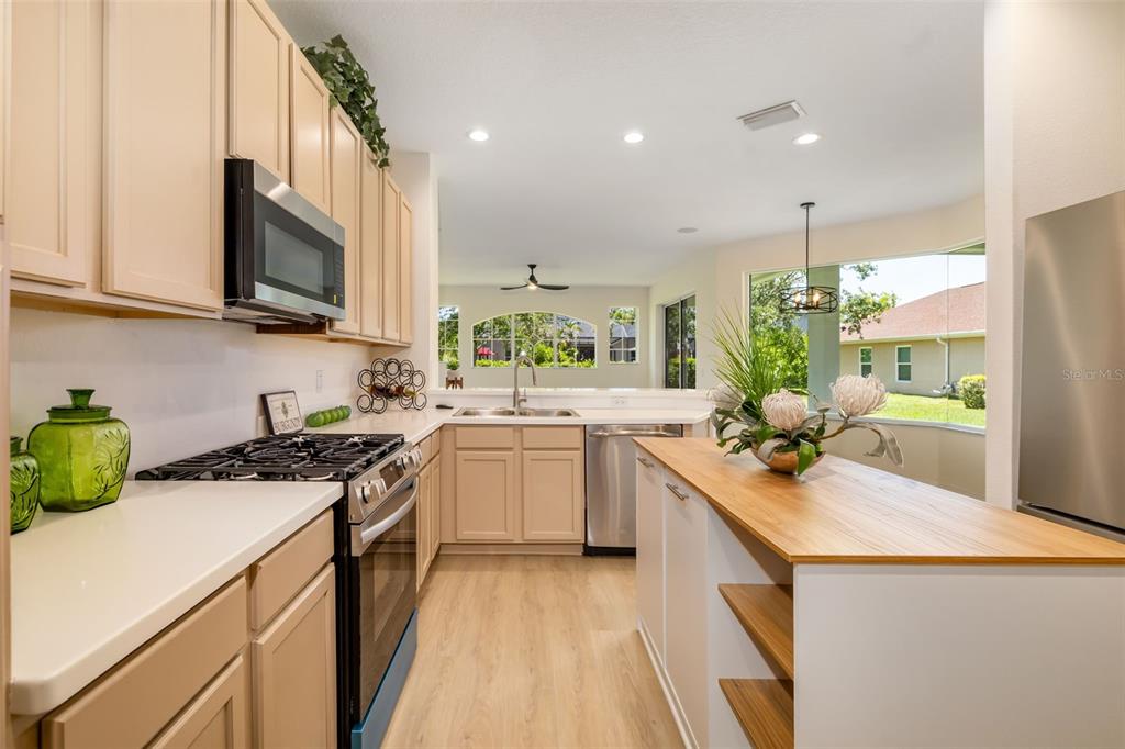 University Park, Florida, 34201, United States, 4 Bedrooms Bedrooms, ,4 BathroomsBathrooms,Residential,For Sale,1876189