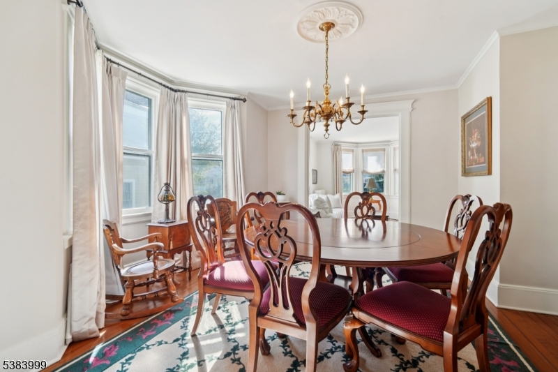 Millburn Twp., New Jersey, 07078, United States, 3 Bedrooms Bedrooms, ,3 BathroomsBathrooms,Residential,For Sale,1988129