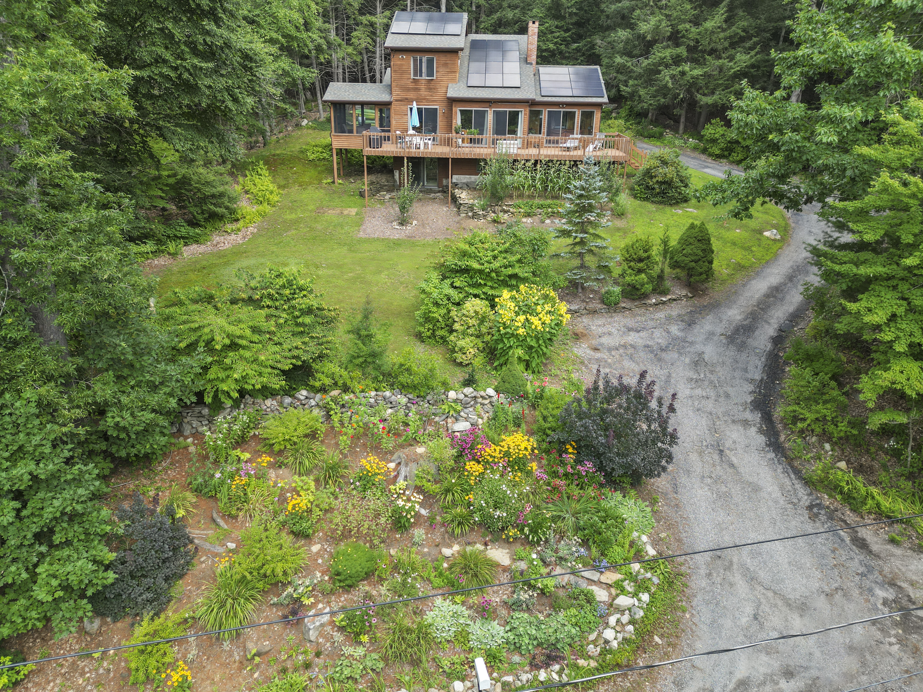  BUCOLIC COUNTRY SANCTUARY WITH MAJESTIC STONE FIREPLACE & DISTANT VIEWS - 物件實景