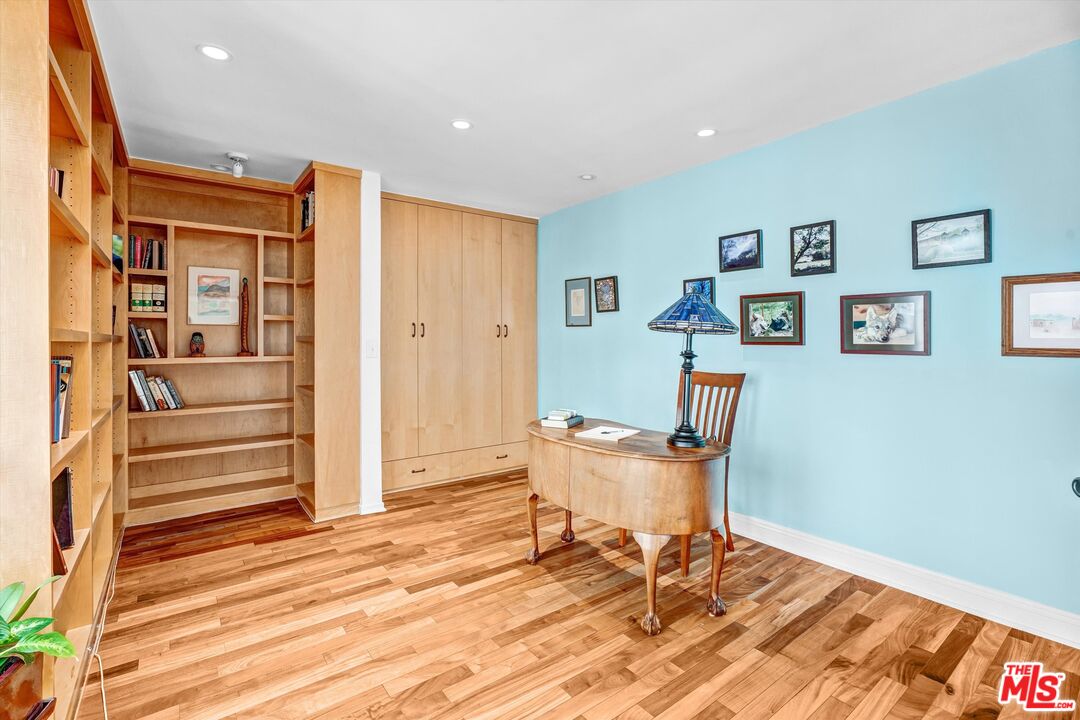 Los Angeles, California, 90035, United States, 1 Bedroom Bedrooms, ,2 BathroomsBathrooms,Residential,For Sale,1918607