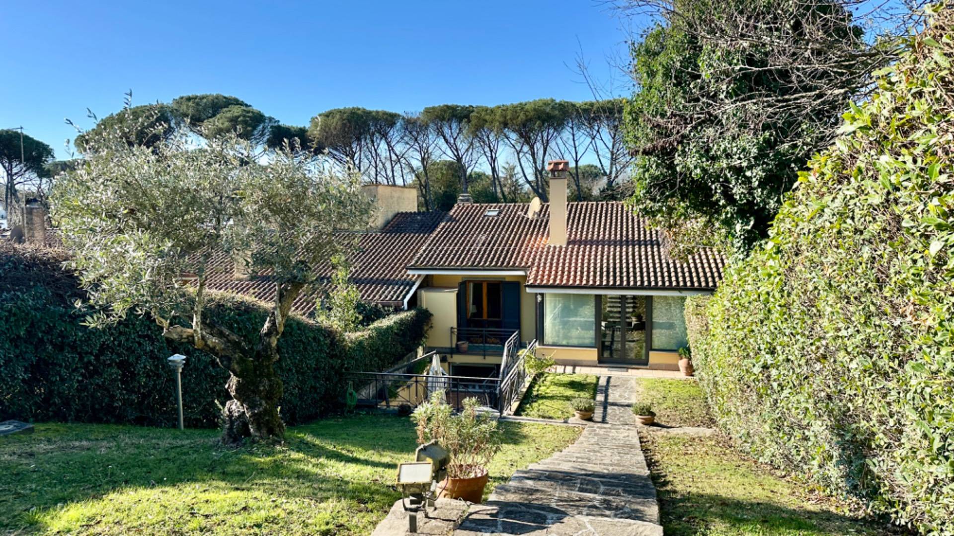 Roma, Roma, 00100, IT, 4 Bedrooms Bedrooms, ,3 BathroomsBathrooms,Residential,For Sale,1746322