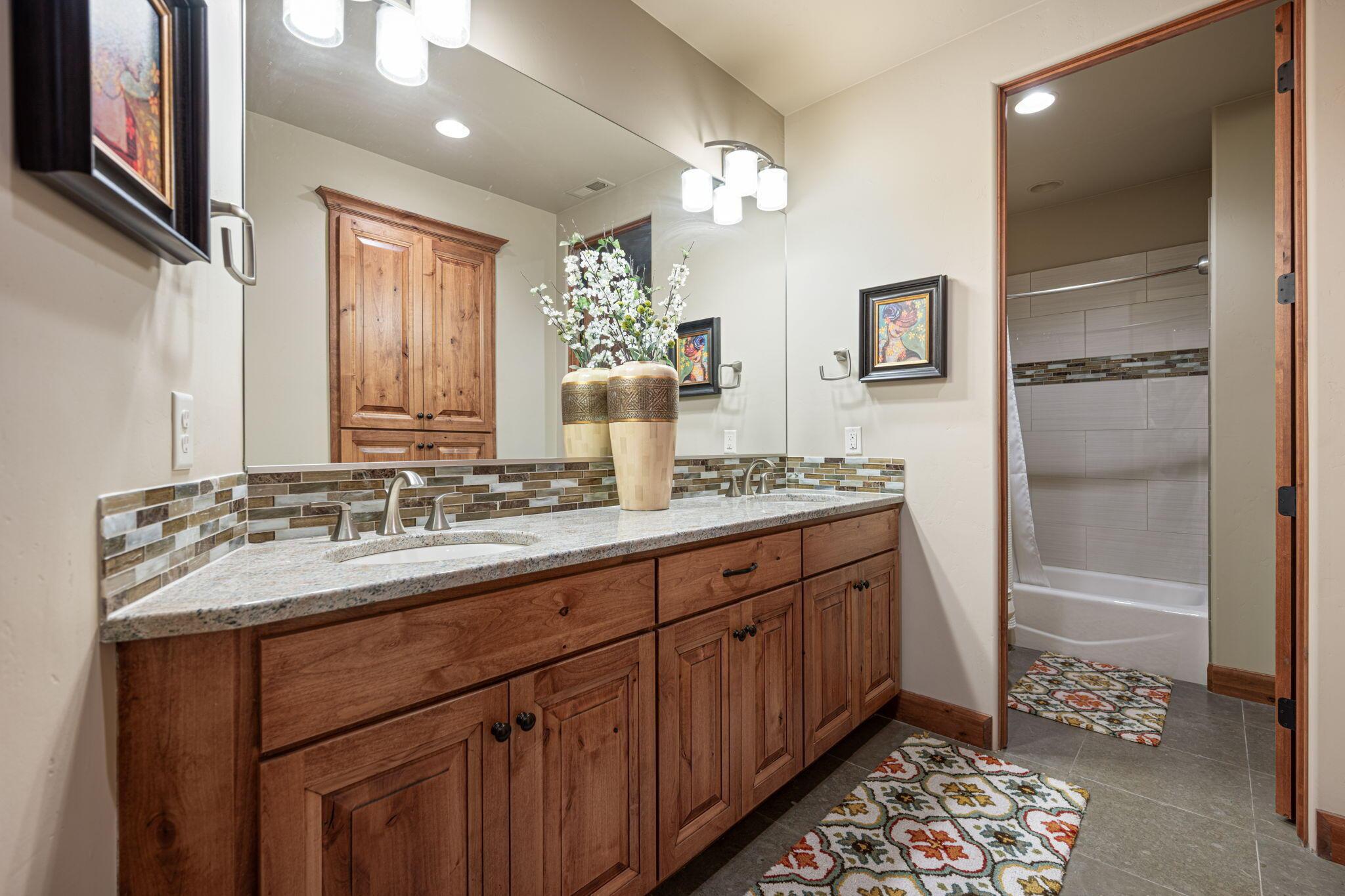 St George, Utah, 84770, United States, 6 Bedrooms Bedrooms, ,7 BathroomsBathrooms,Residential,For Sale,2049159