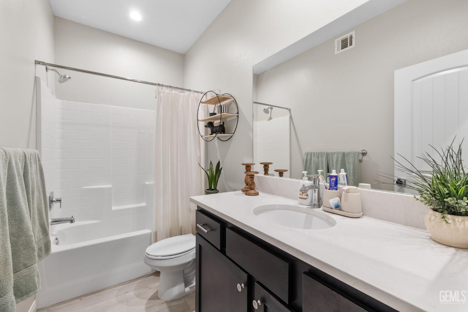 Bakersfield, California, 93314, United States, 5 Bedrooms Bedrooms, ,3 BathroomsBathrooms,Residential,For Sale,1821031