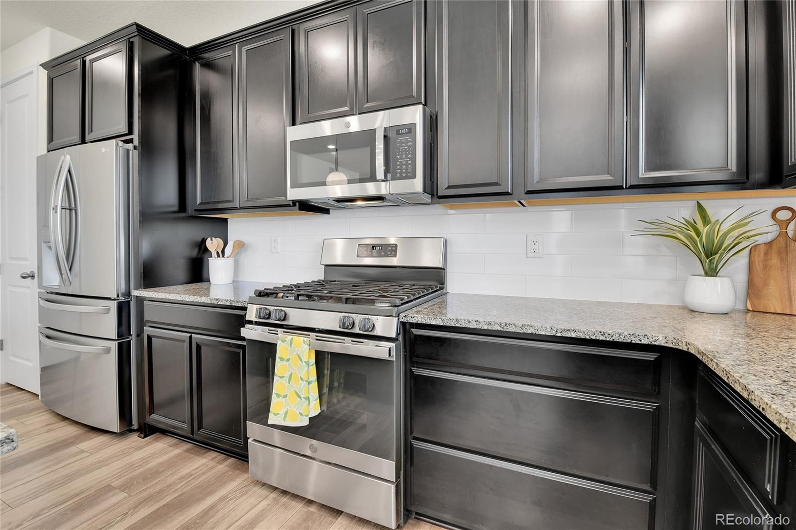 Littleton, Colorado, 80125, United States, 3 Bedrooms Bedrooms, ,3 BathroomsBathrooms,Residential,For Sale,1891675