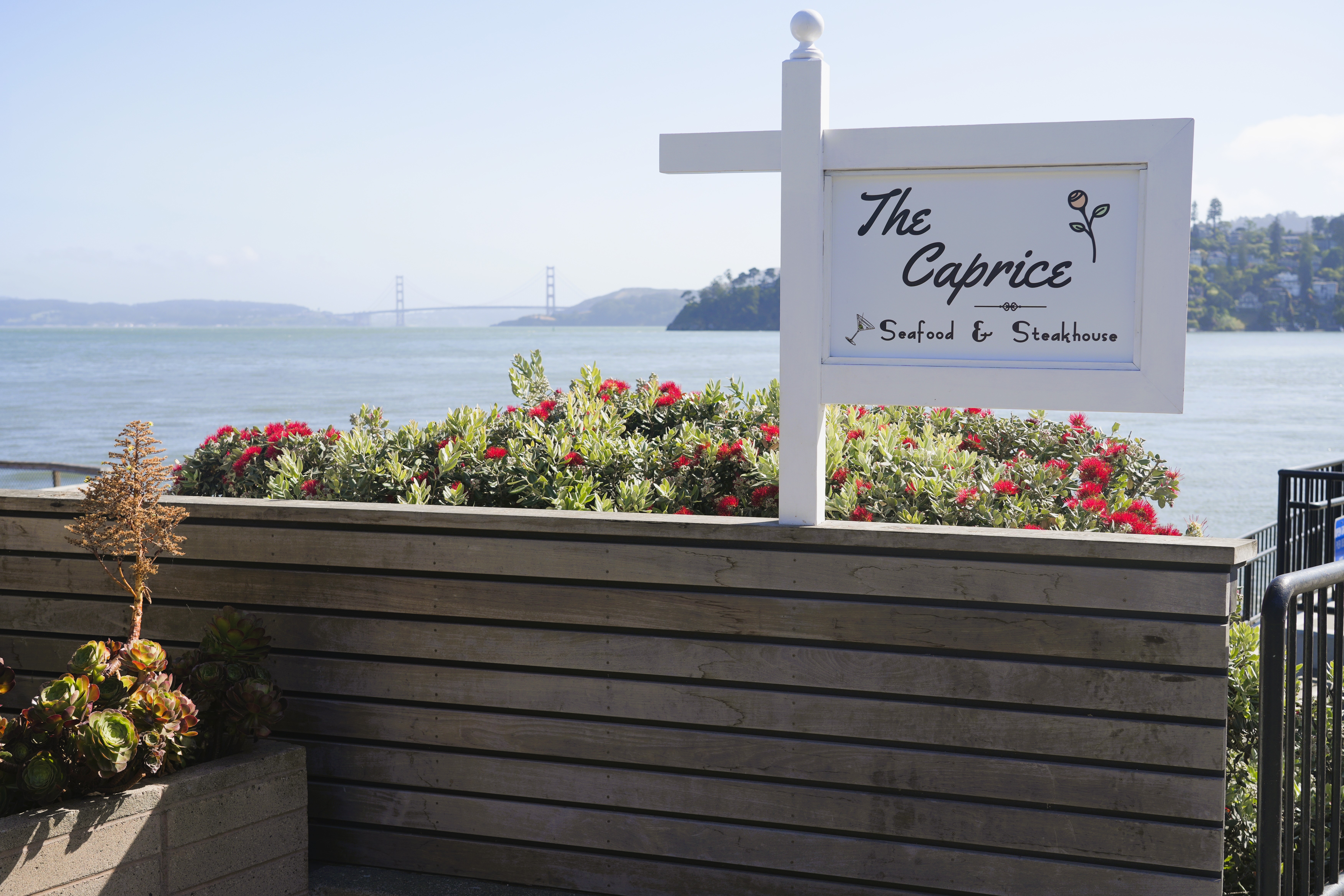  Cape Cod Charm Meets  California Living - 物件實景